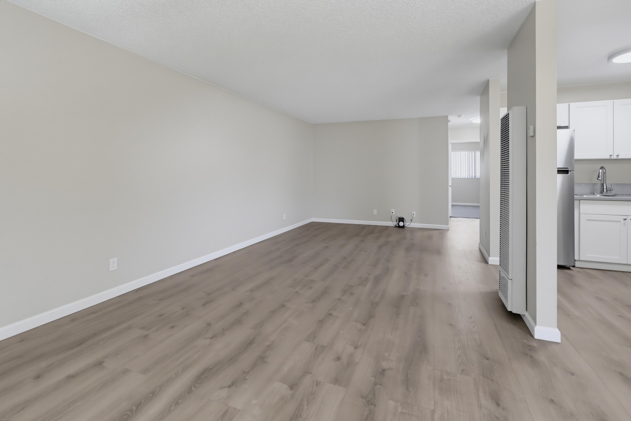 Virtual tour photo 13 of 28 for 527 Moss St