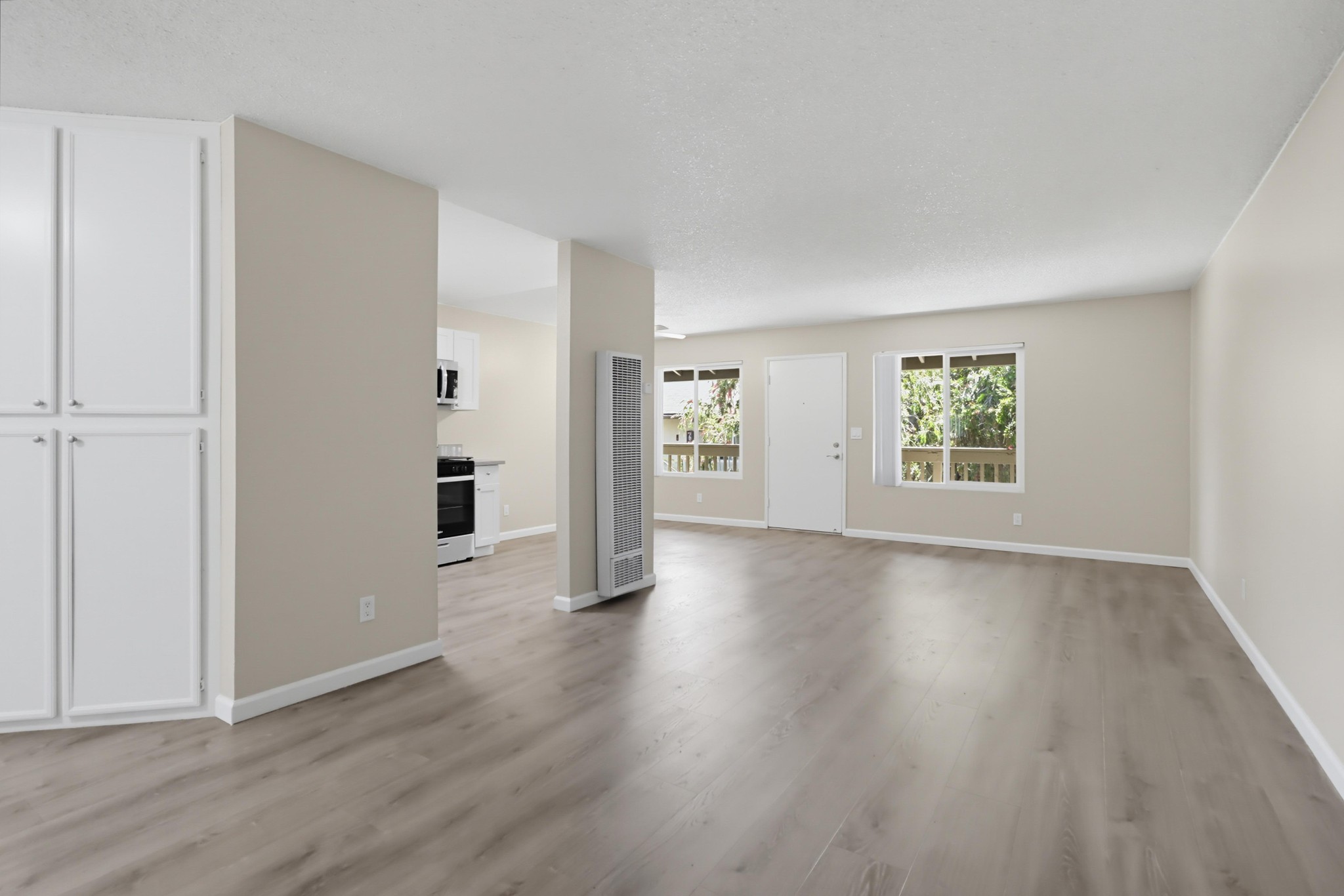 Virtual tour photo 14 of 28 for 527 Moss St
