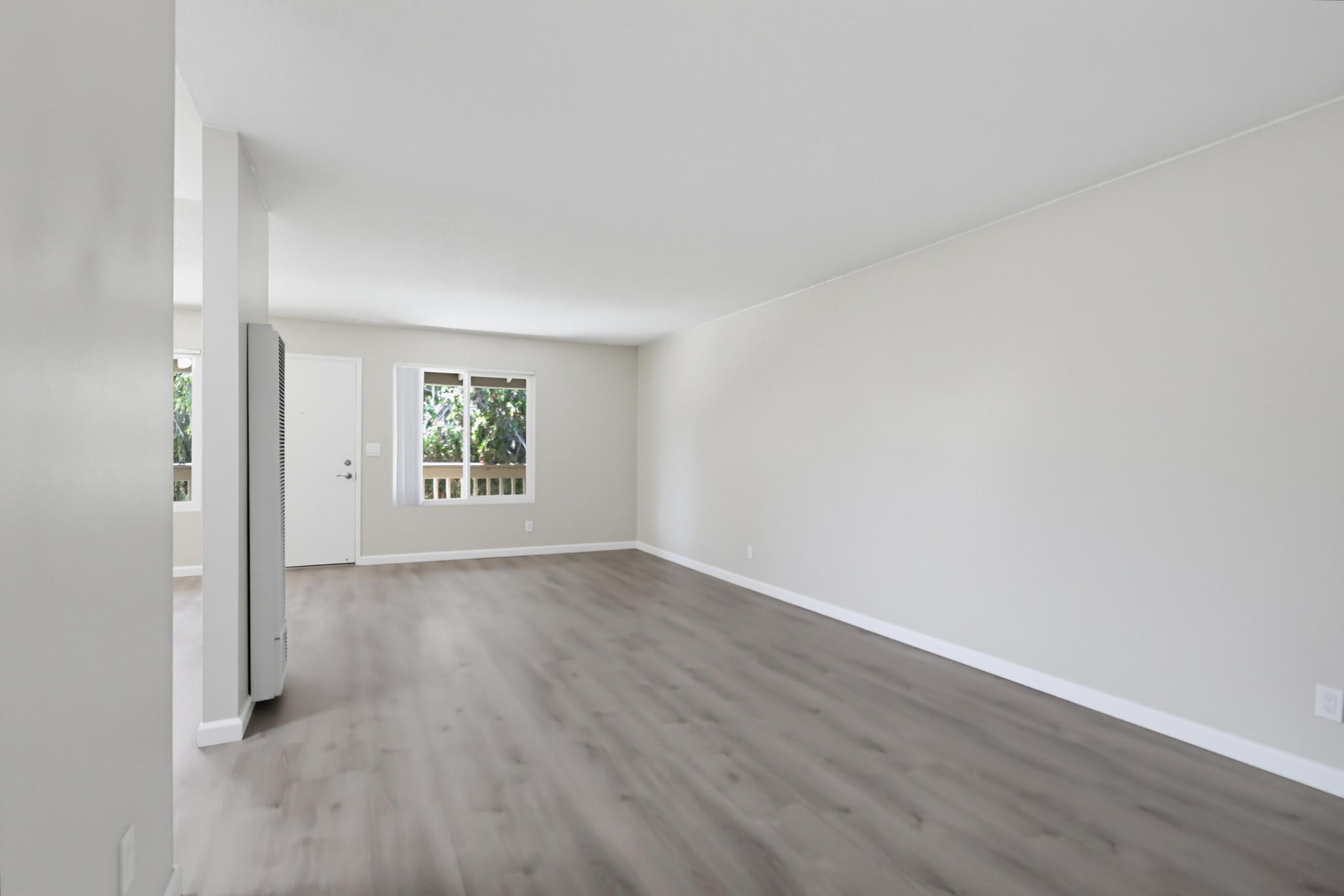 Virtual tour photo 15 of 28 for 527 Moss St