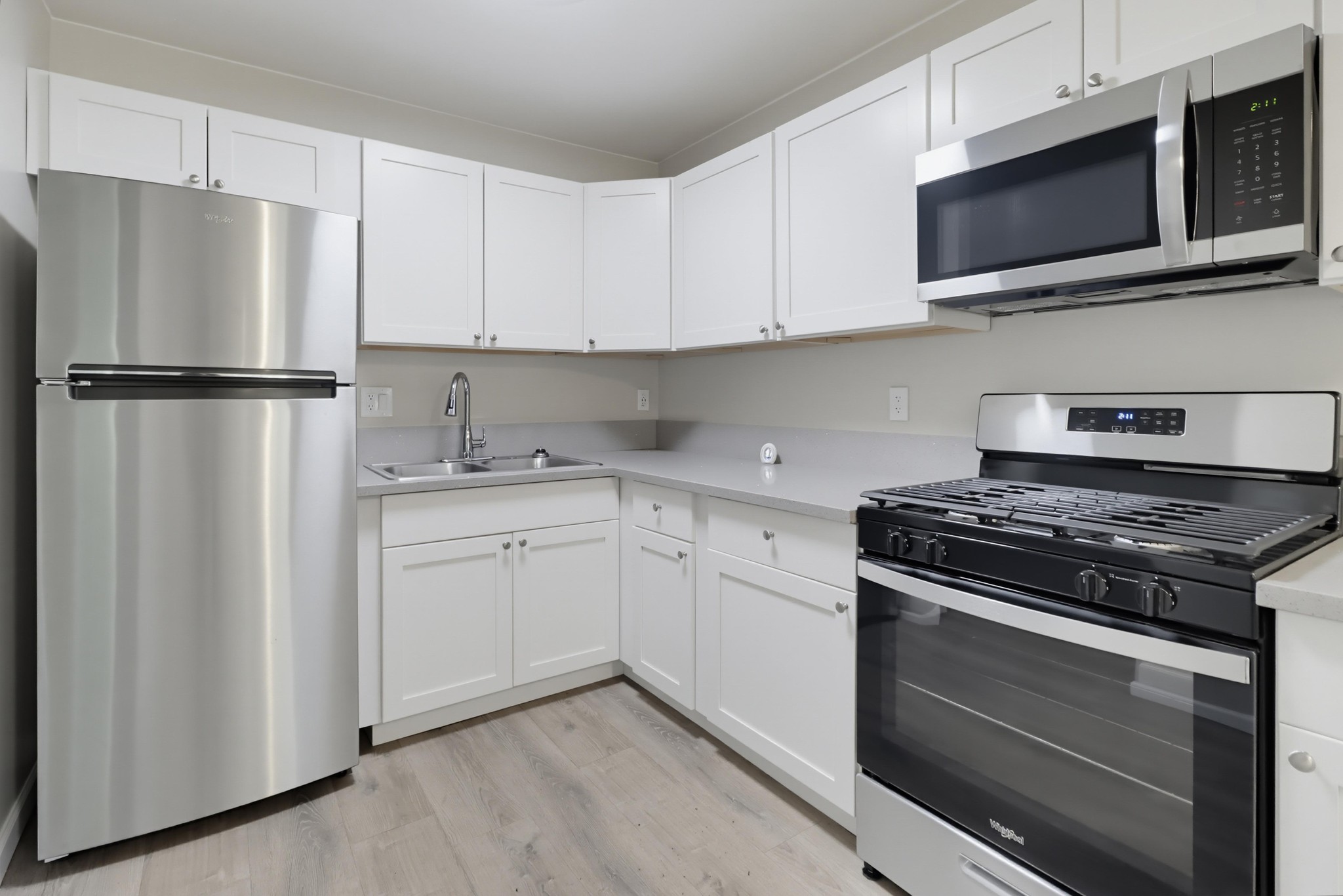 Virtual tour photo 17 of 28 for 527 Moss St