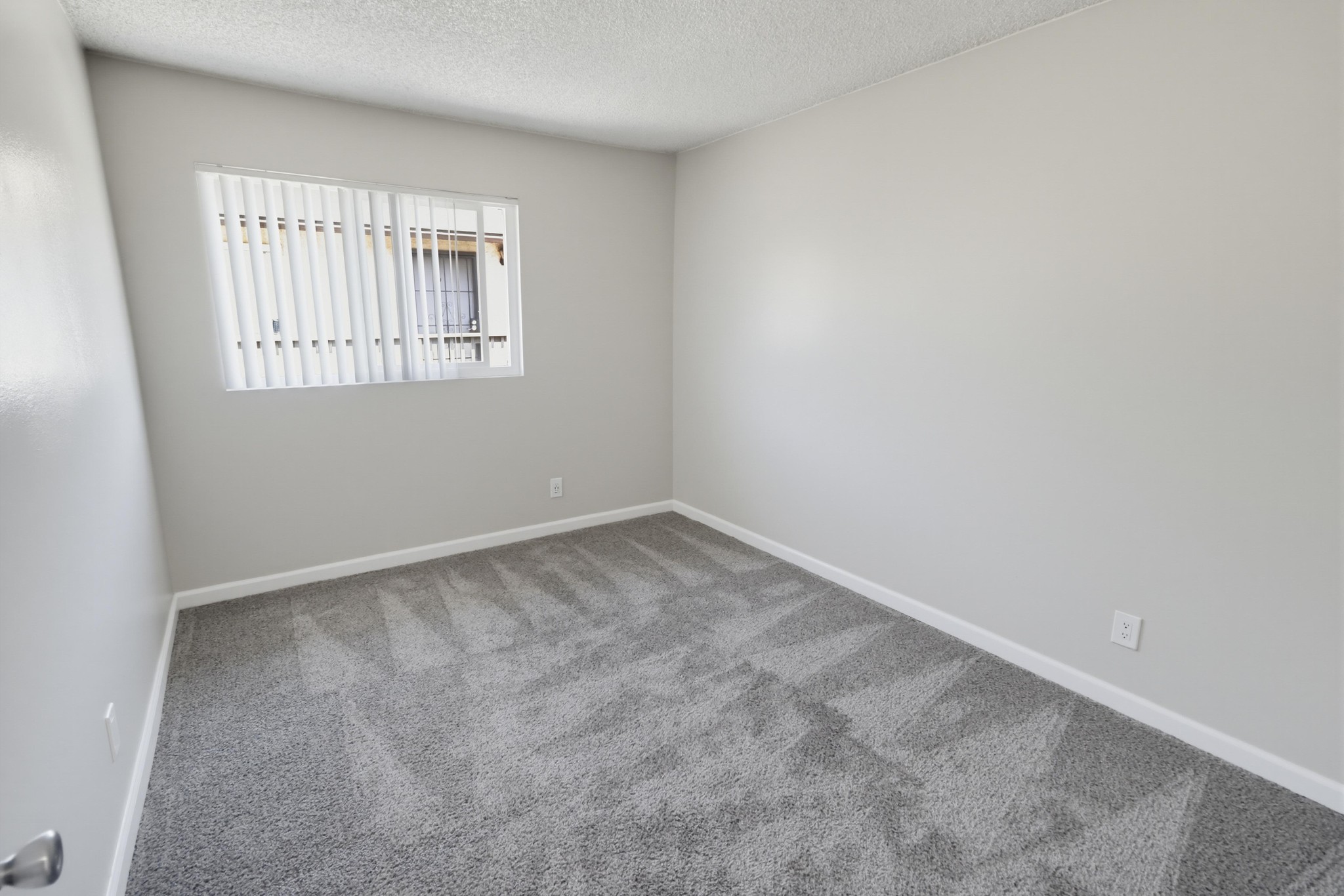 Virtual tour photo 20 of 28 for 527 Moss St