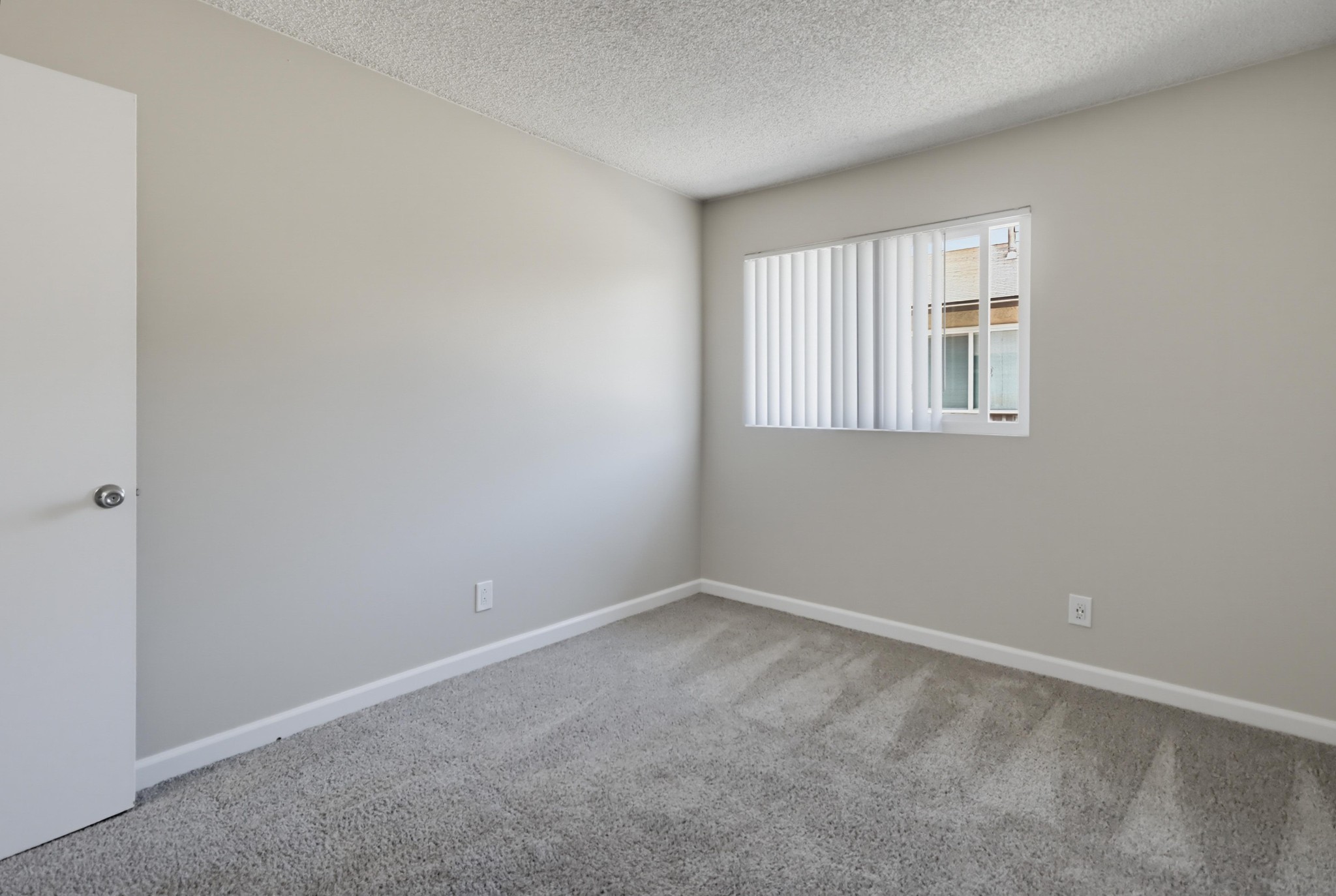 Virtual tour photo 21 of 28 for 527 Moss St