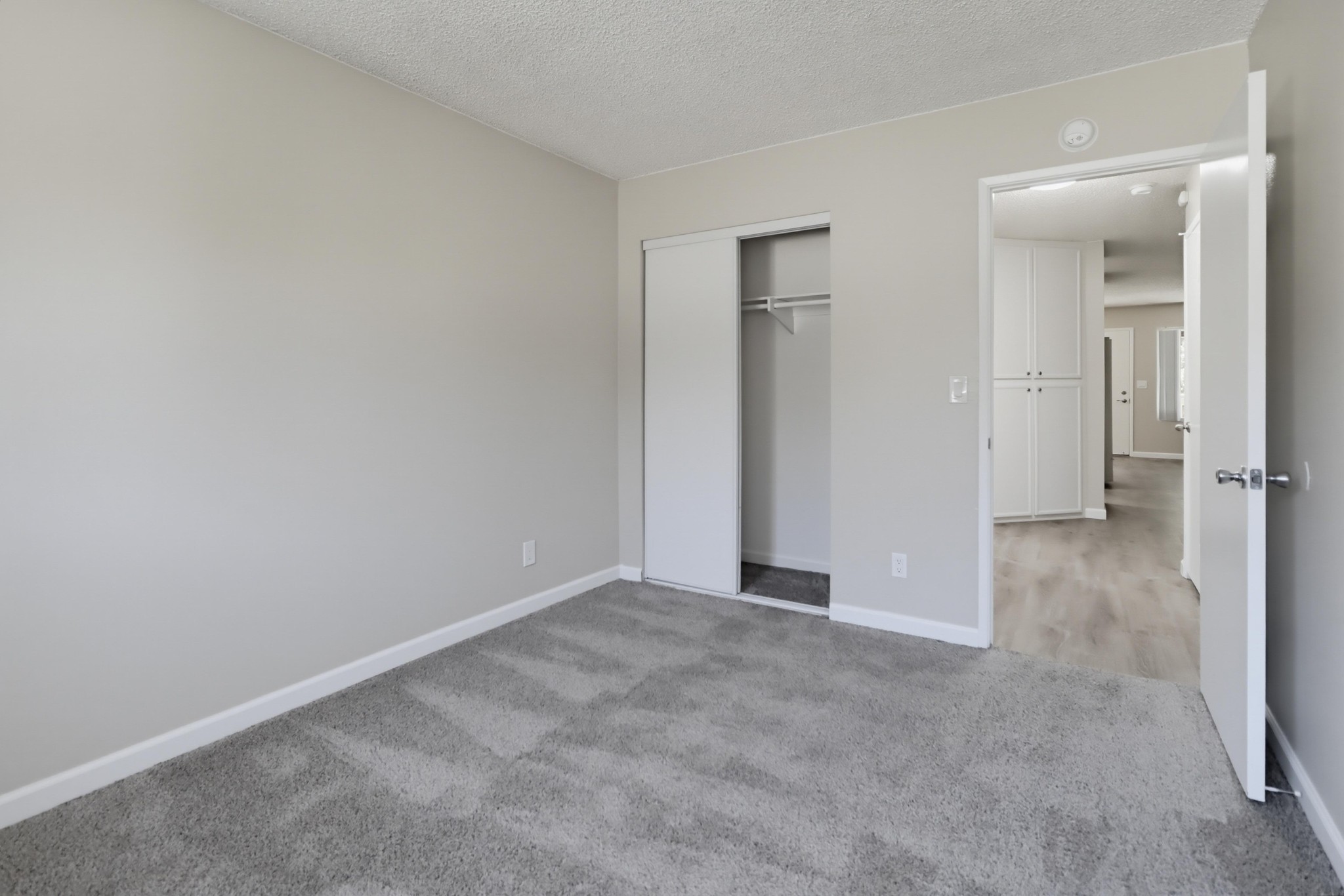 Virtual tour photo 22 of 28 for 527 Moss St