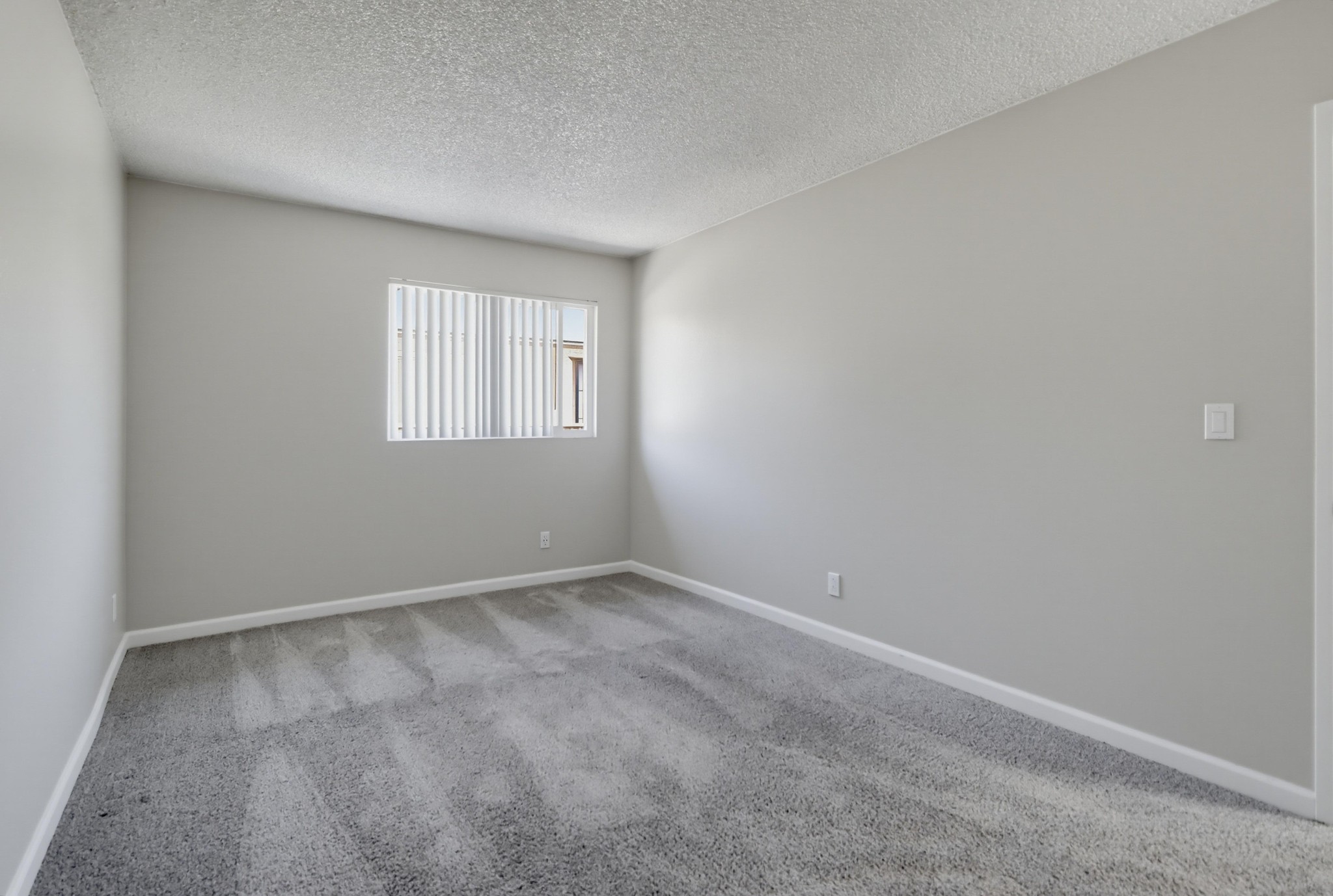 Virtual tour photo 23 of 28 for 527 Moss St