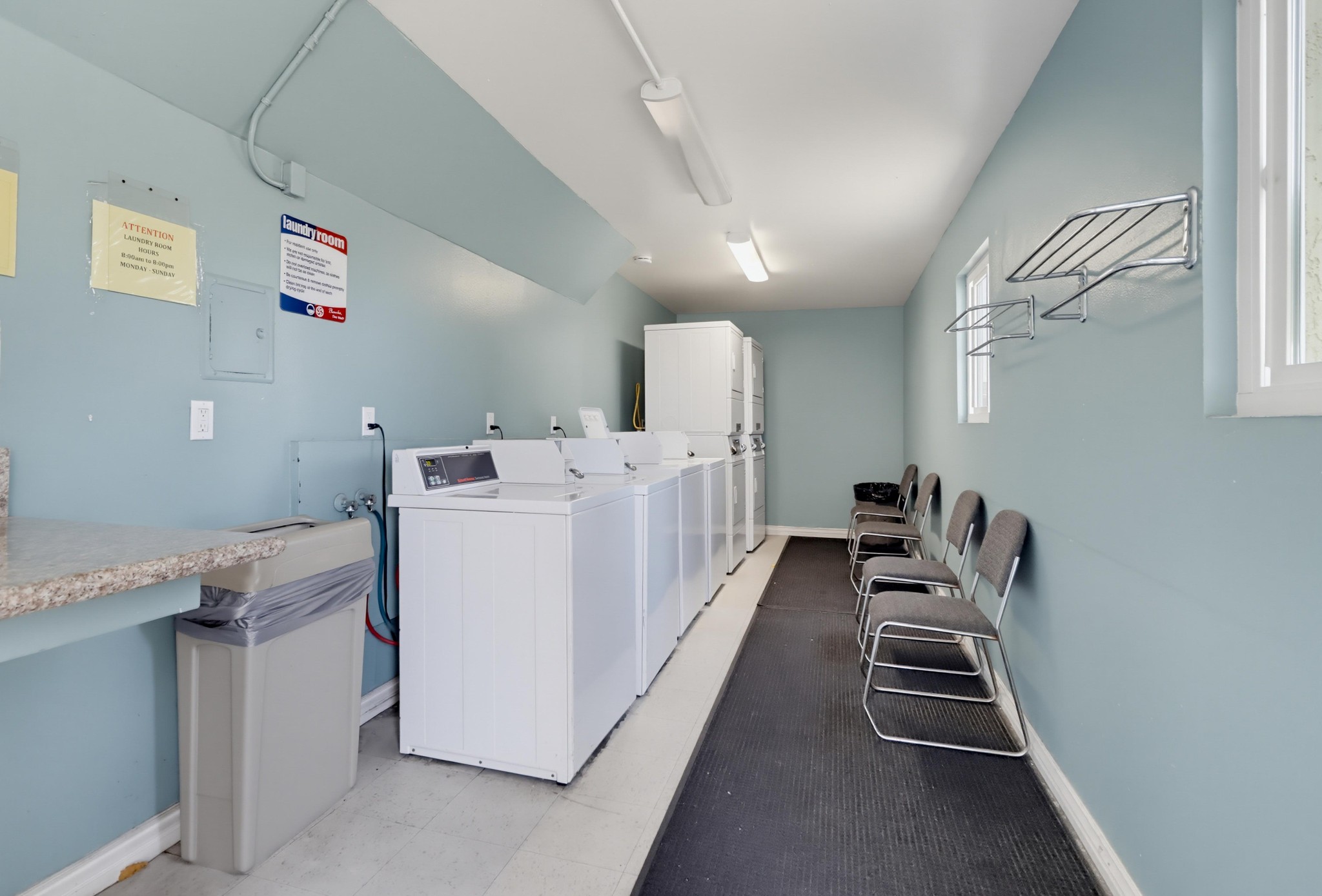 Virtual tour photo 25 of 28 for 527 Moss St