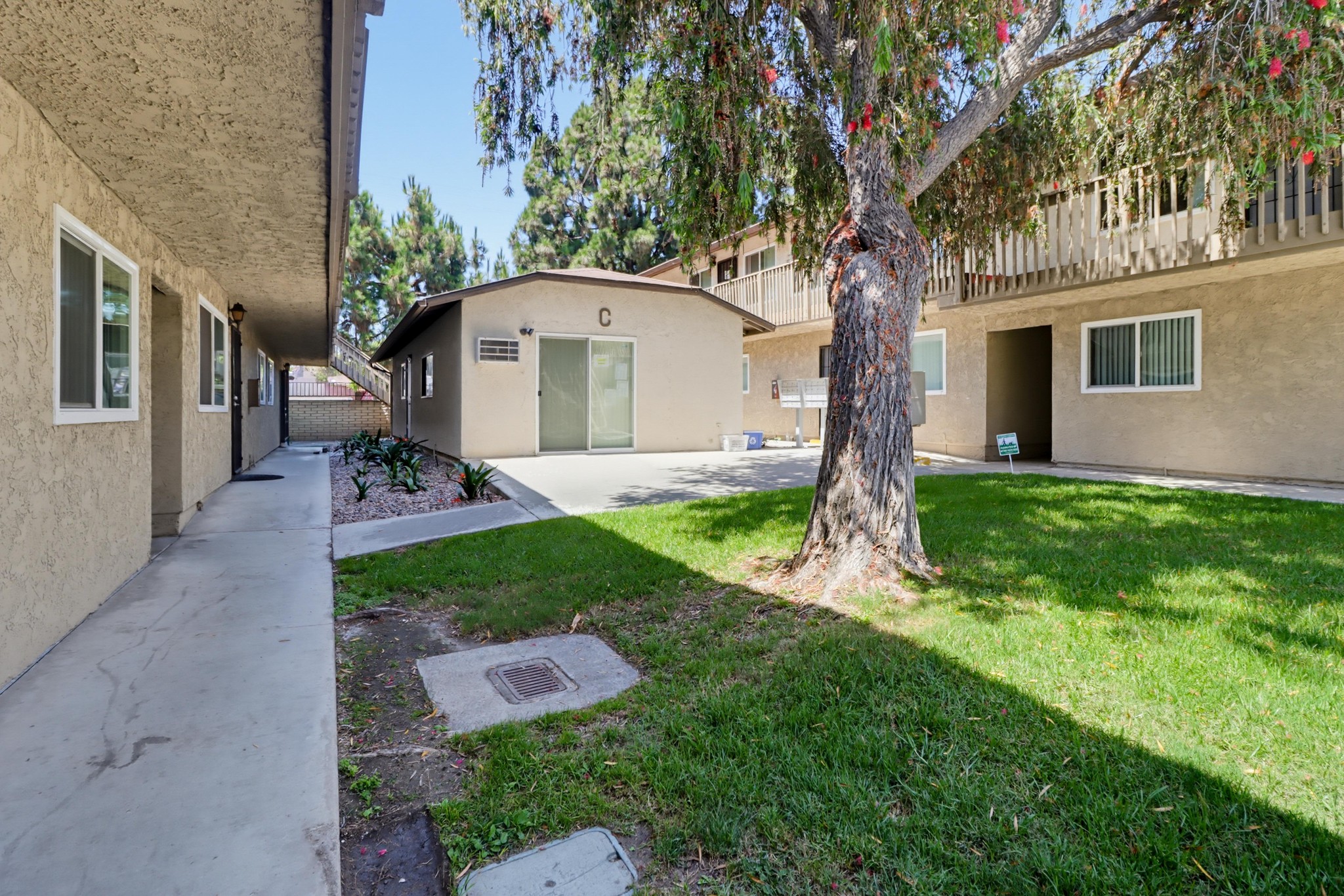 Virtual tour photo 27 of 28 for 527 Moss St