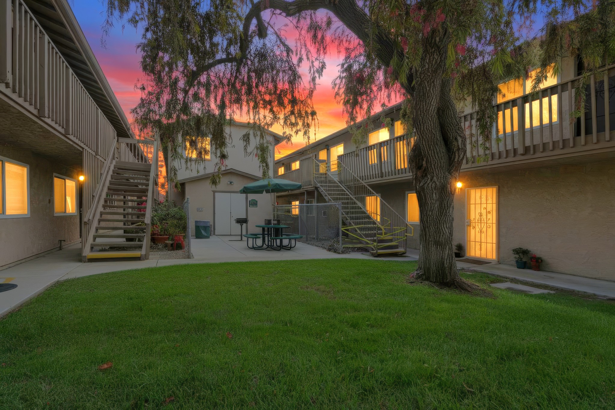 Virtual tour photo 28 of 28 for 527 Moss St