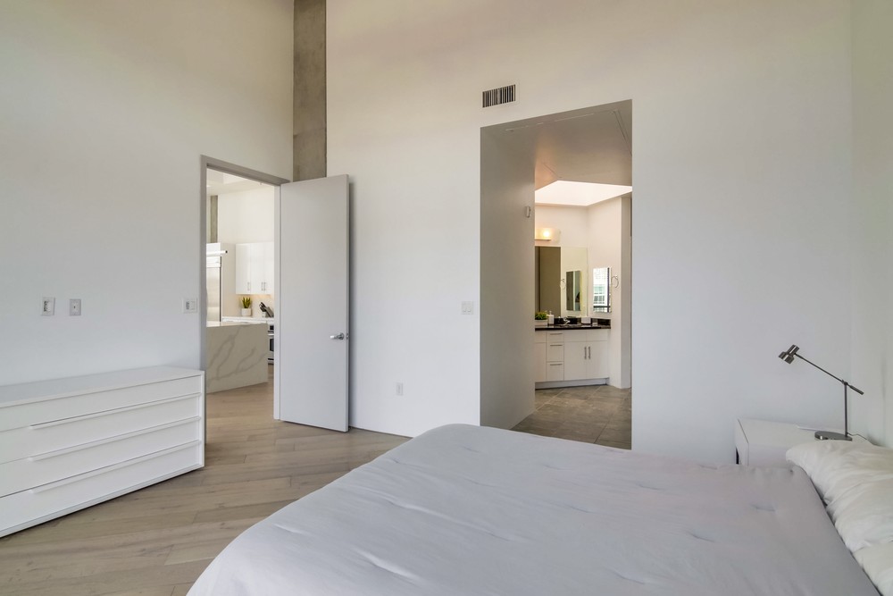 Virtual tour photo 38 of 48 for 527 Tenth Avenue Unit 707