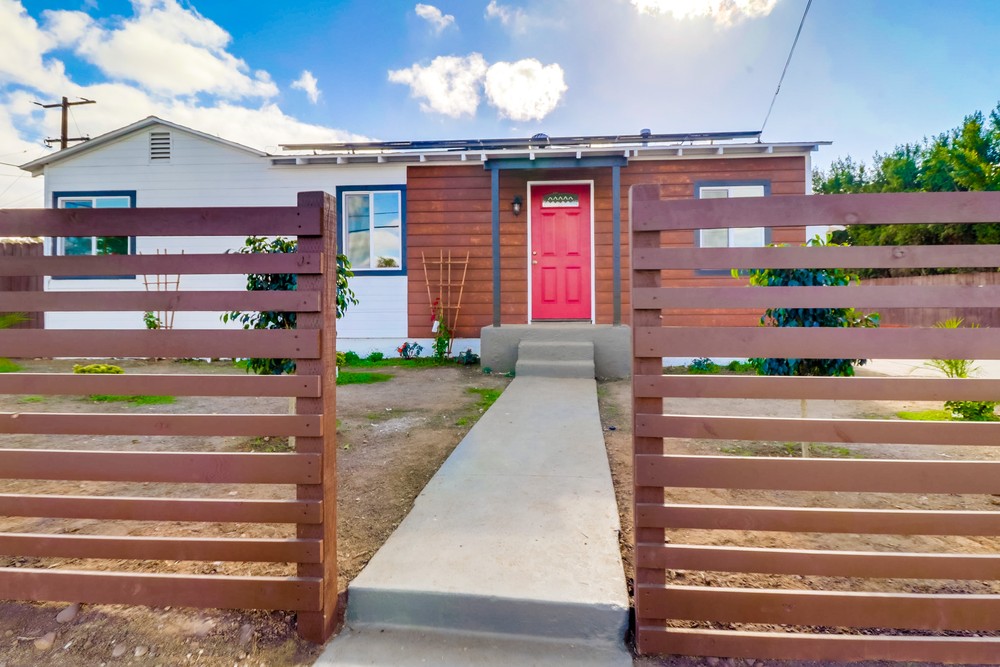 Virtual tour photo 1 of 27 for 5285 Groveland Drive