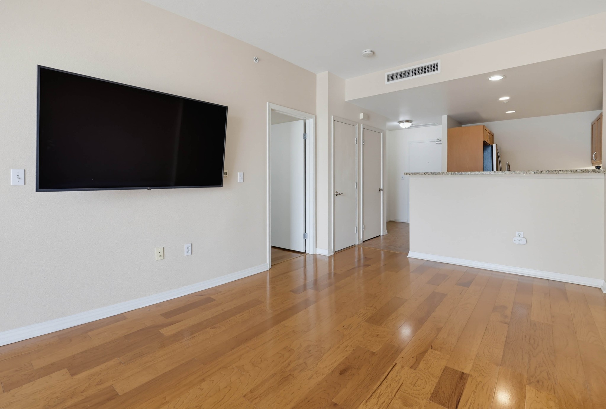 Virtual tour photo 21 of 71 for 530 K St