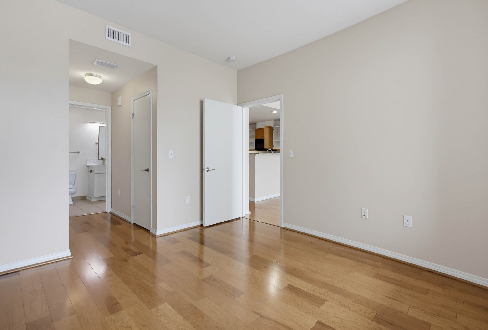 Virtual tour photo 43 of 71 for 530 K St