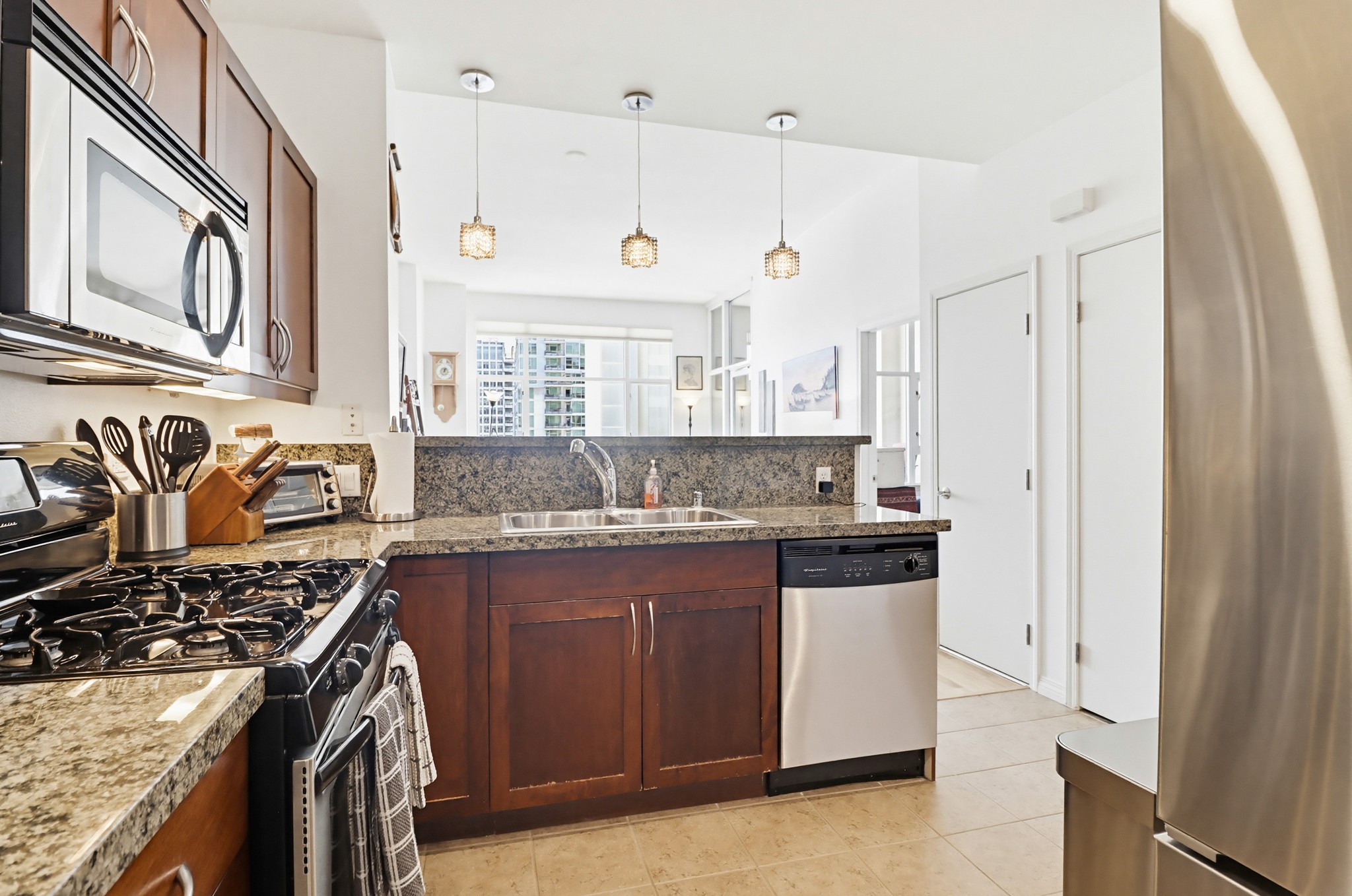 Virtual tour photo 10 of 29 for 530 K St UNIT 1017