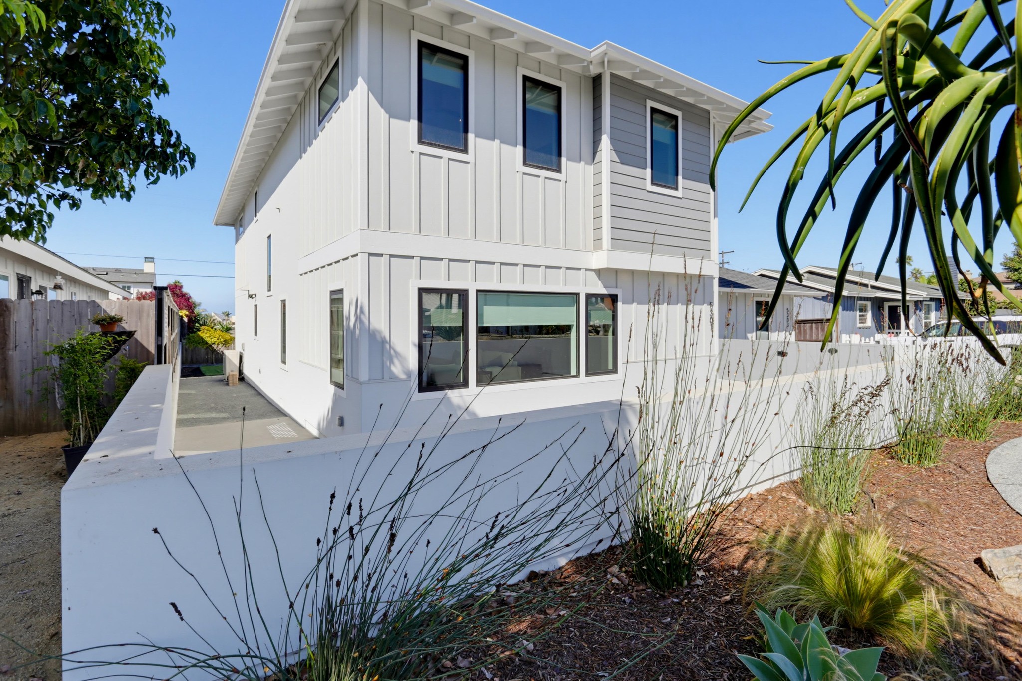 Virtual tour photo 3 of 49 for 5301 Los Robles Dr