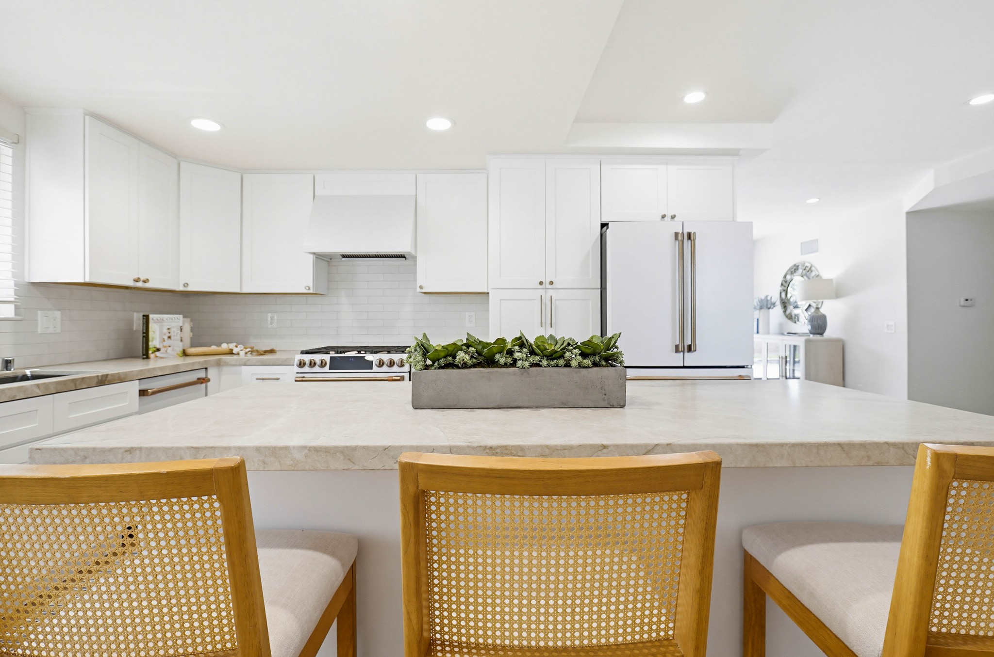 Virtual tour photo 3 of 25 for 531 W Brentwood Ave