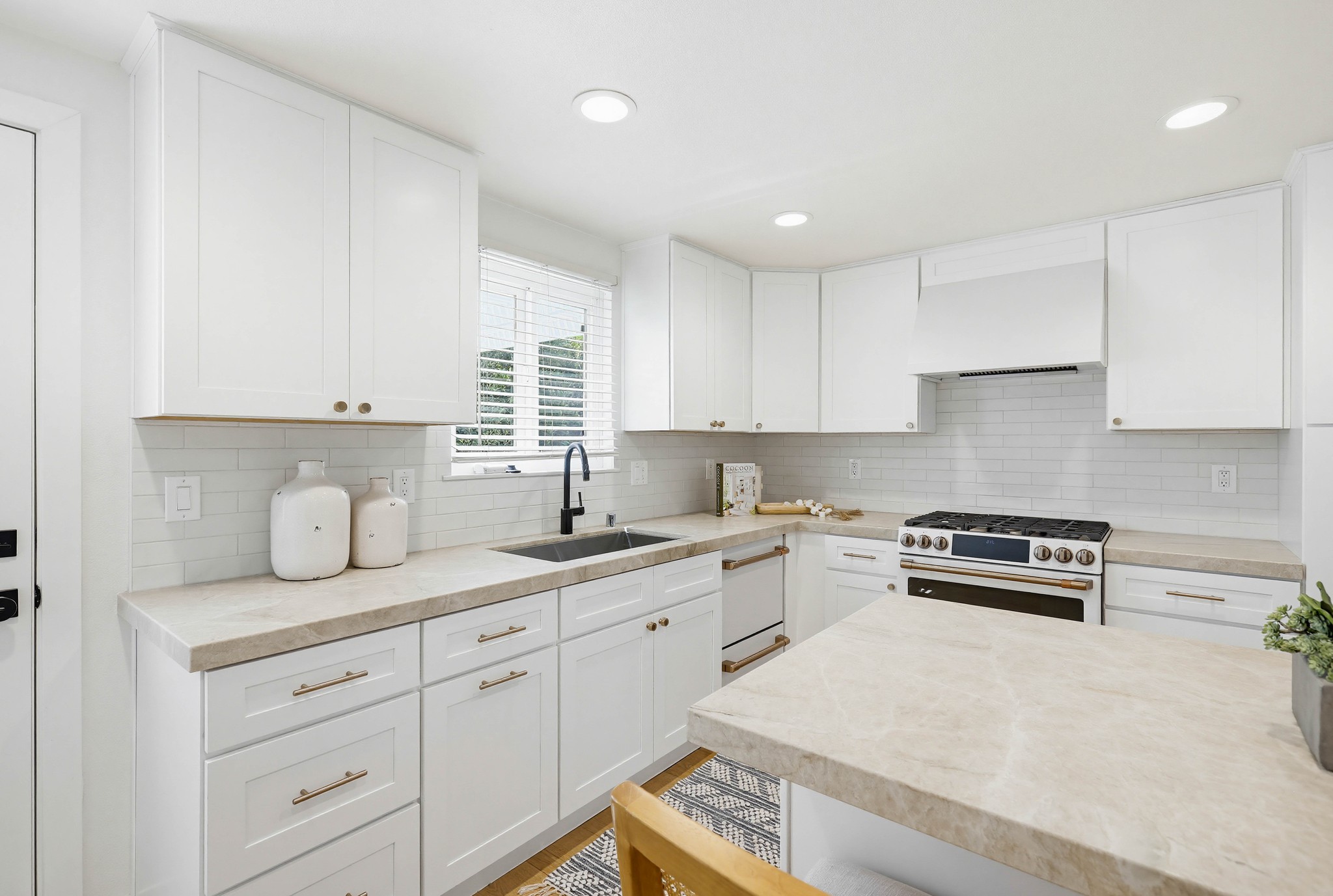 Virtual tour photo 6 of 25 for 531 W Brentwood Ave
