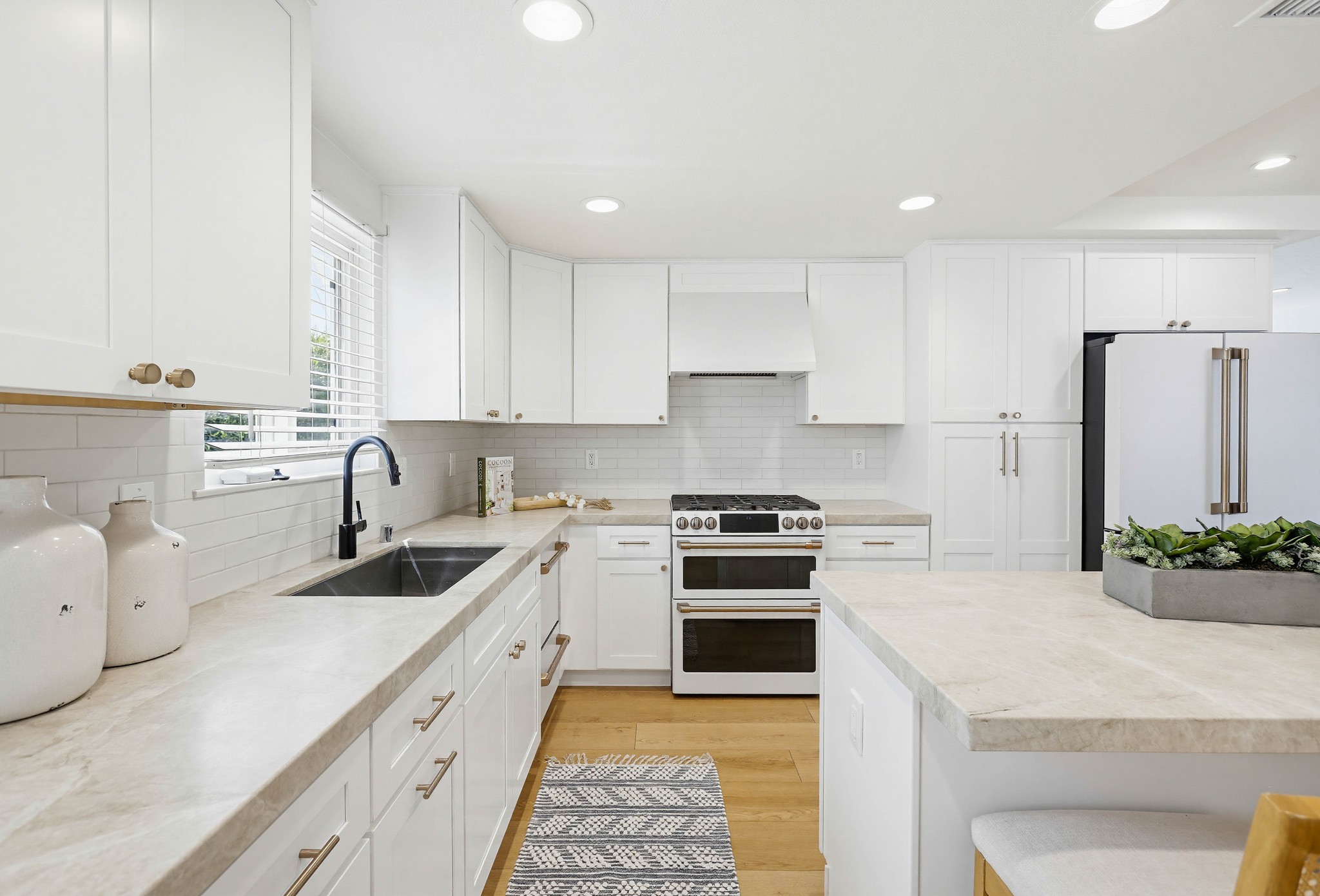 Virtual tour photo 7 of 25 for 531 W Brentwood Ave