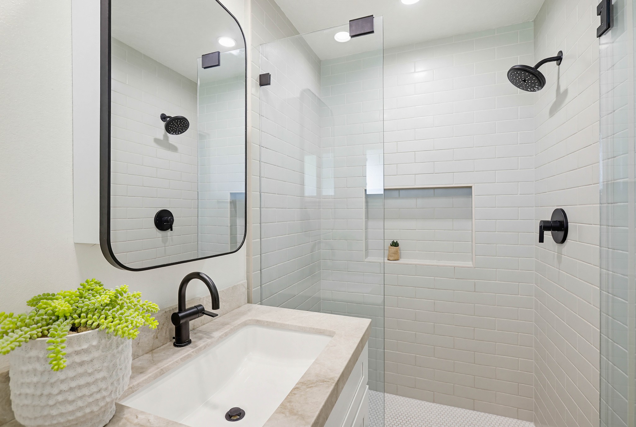 Virtual tour photo 14 of 25 for 531 W Brentwood Ave