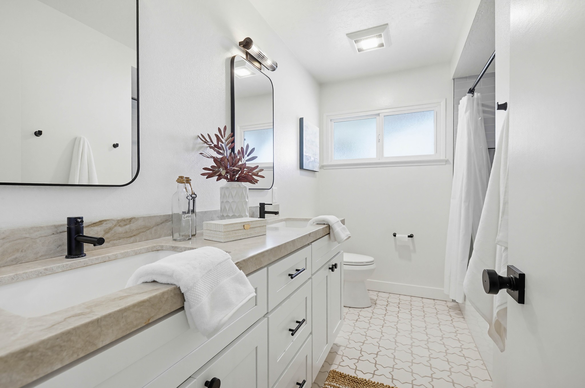 Virtual tour photo 18 of 25 for 531 W Brentwood Ave
