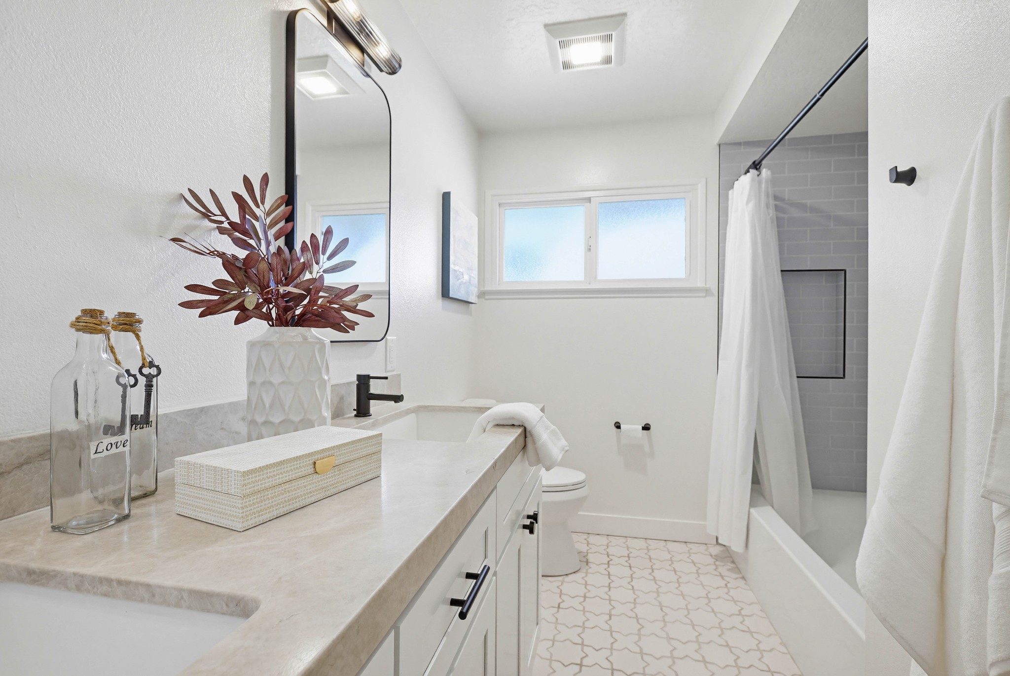 Virtual tour photo 19 of 25 for 531 W Brentwood Ave