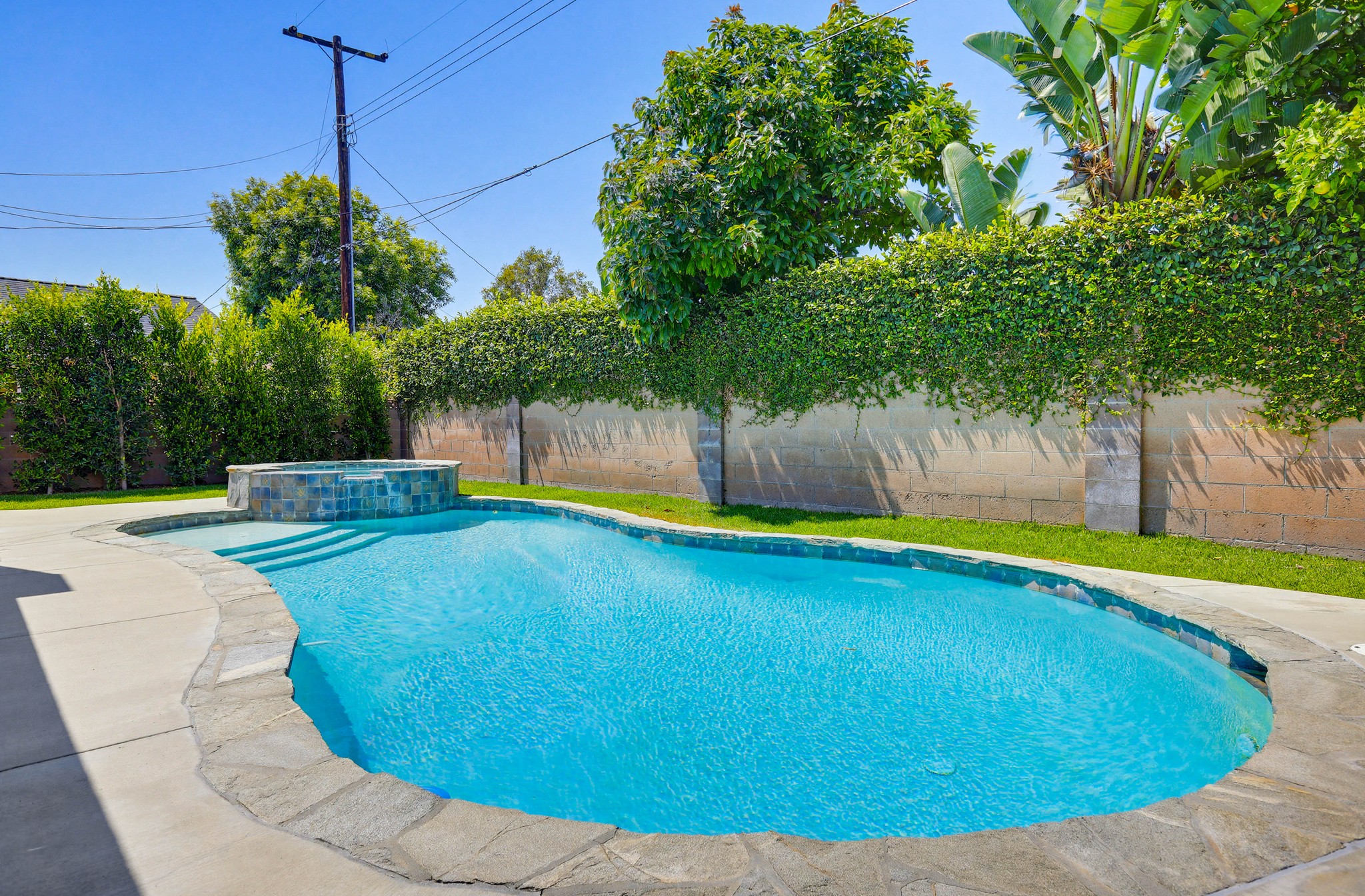 Virtual tour photo 23 of 25 for 531 W Brentwood Ave