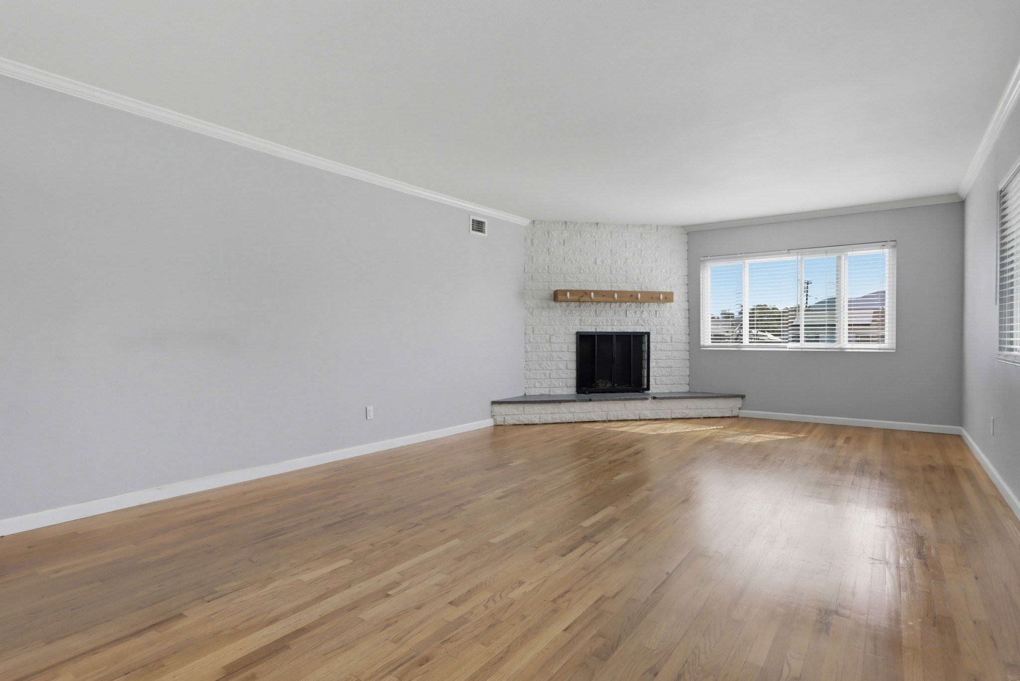 Virtual tour photo 12 of 41 for 532 Paraiso Ave