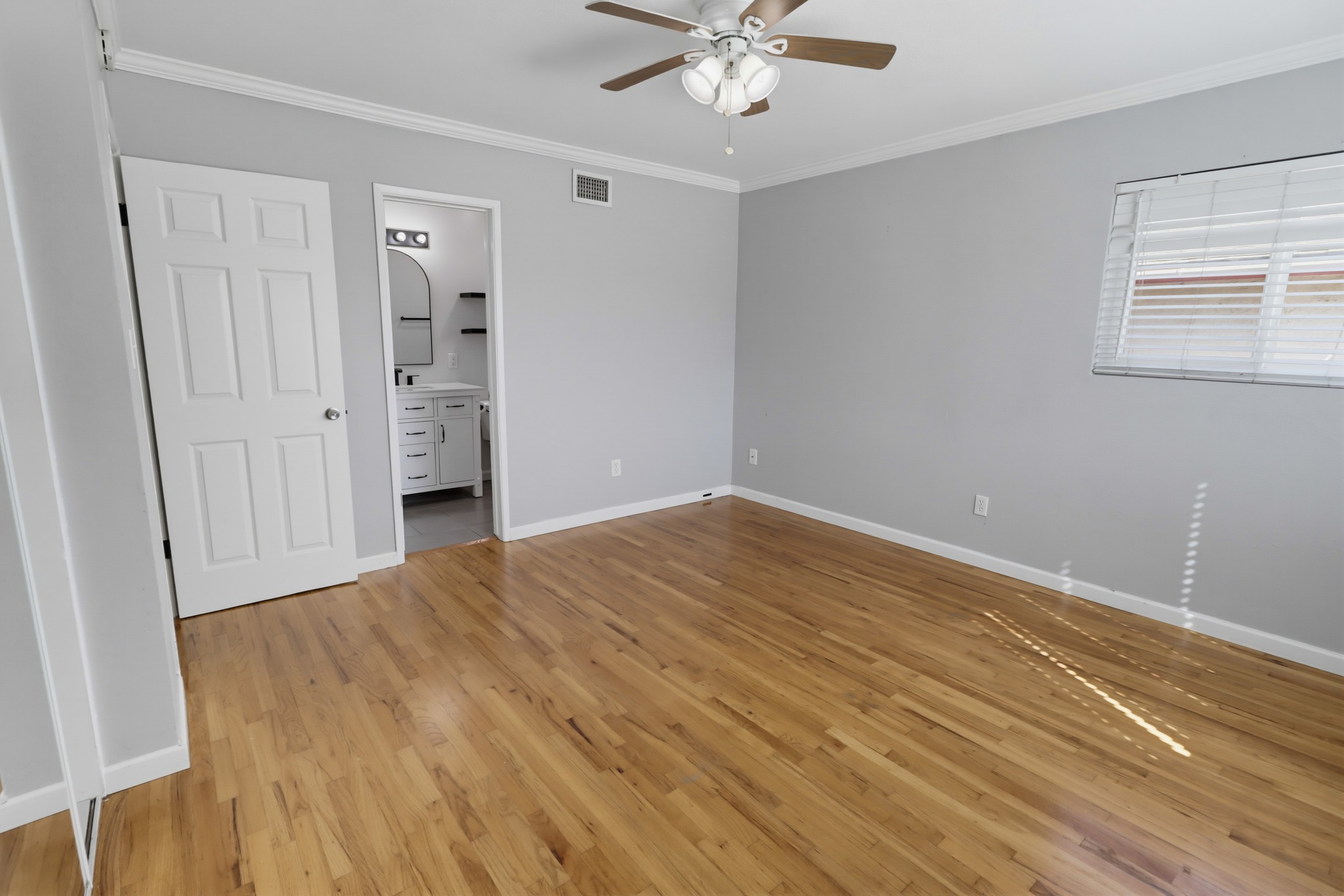 Virtual tour photo 24 of 41 for 532 Paraiso Ave