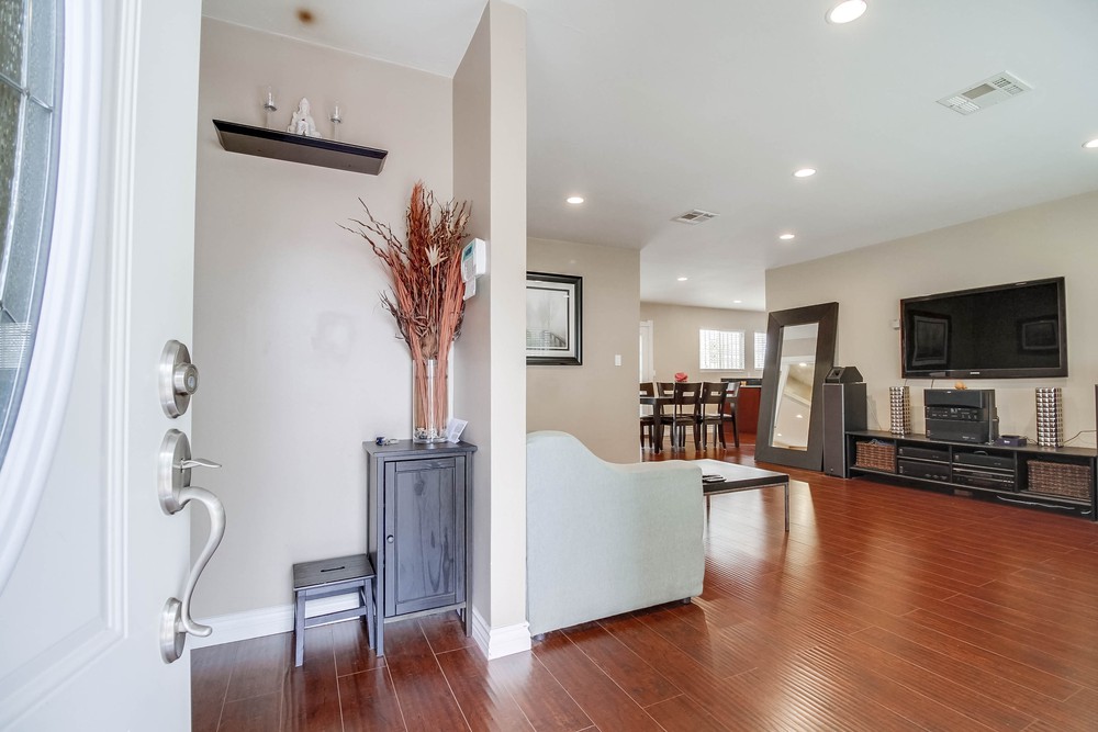Virtual tour photo 12 of 58 for 5335 Quince St