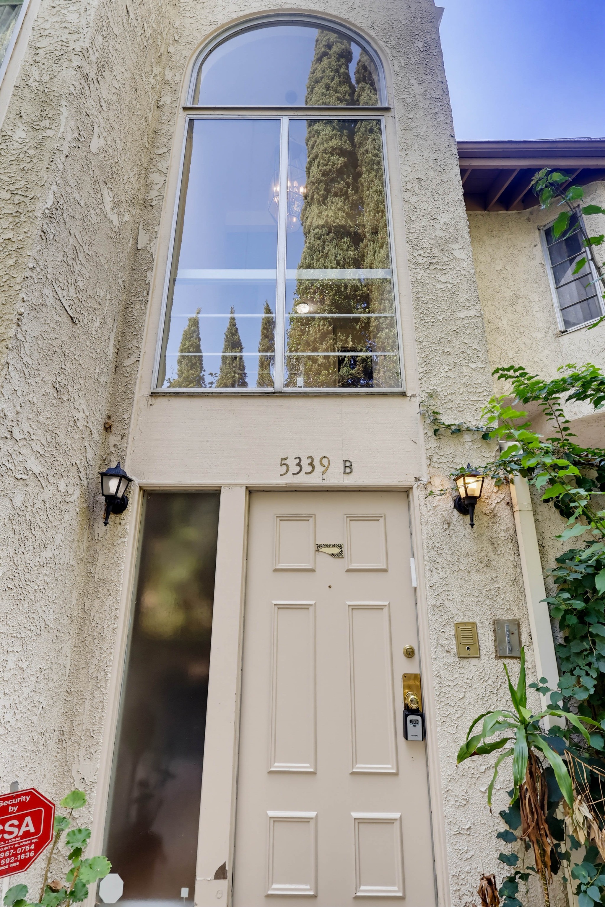 Virtual tour photo 5 of 69 for 5339 Coldwater Canyon Ave Apt B