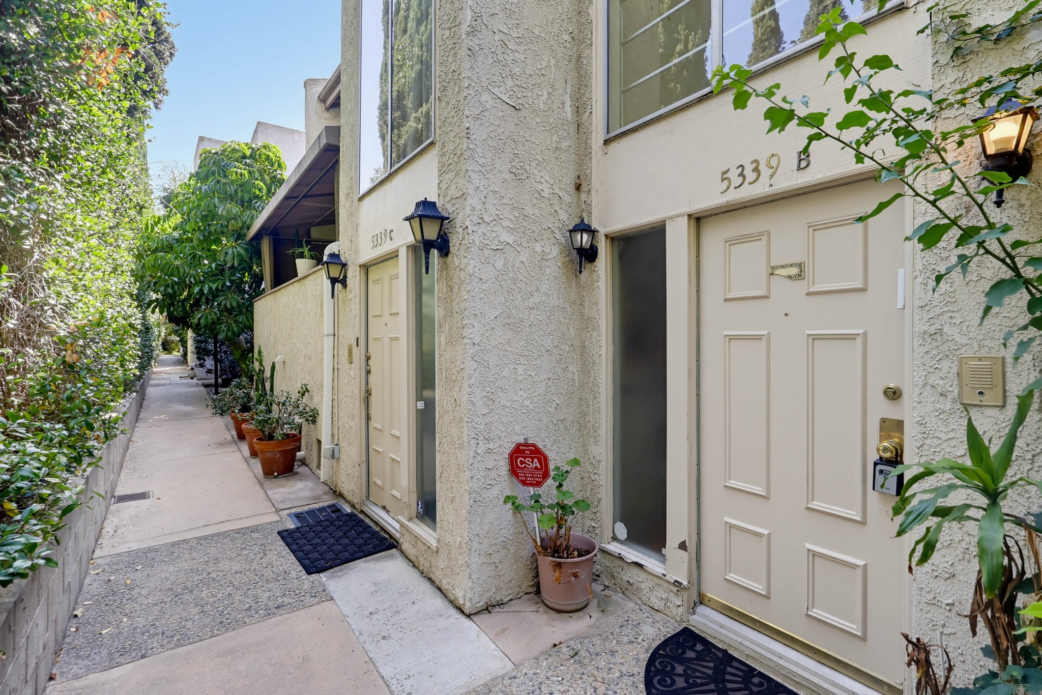 Virtual tour photo 8 of 69 for 5339 Coldwater Canyon Ave Apt B