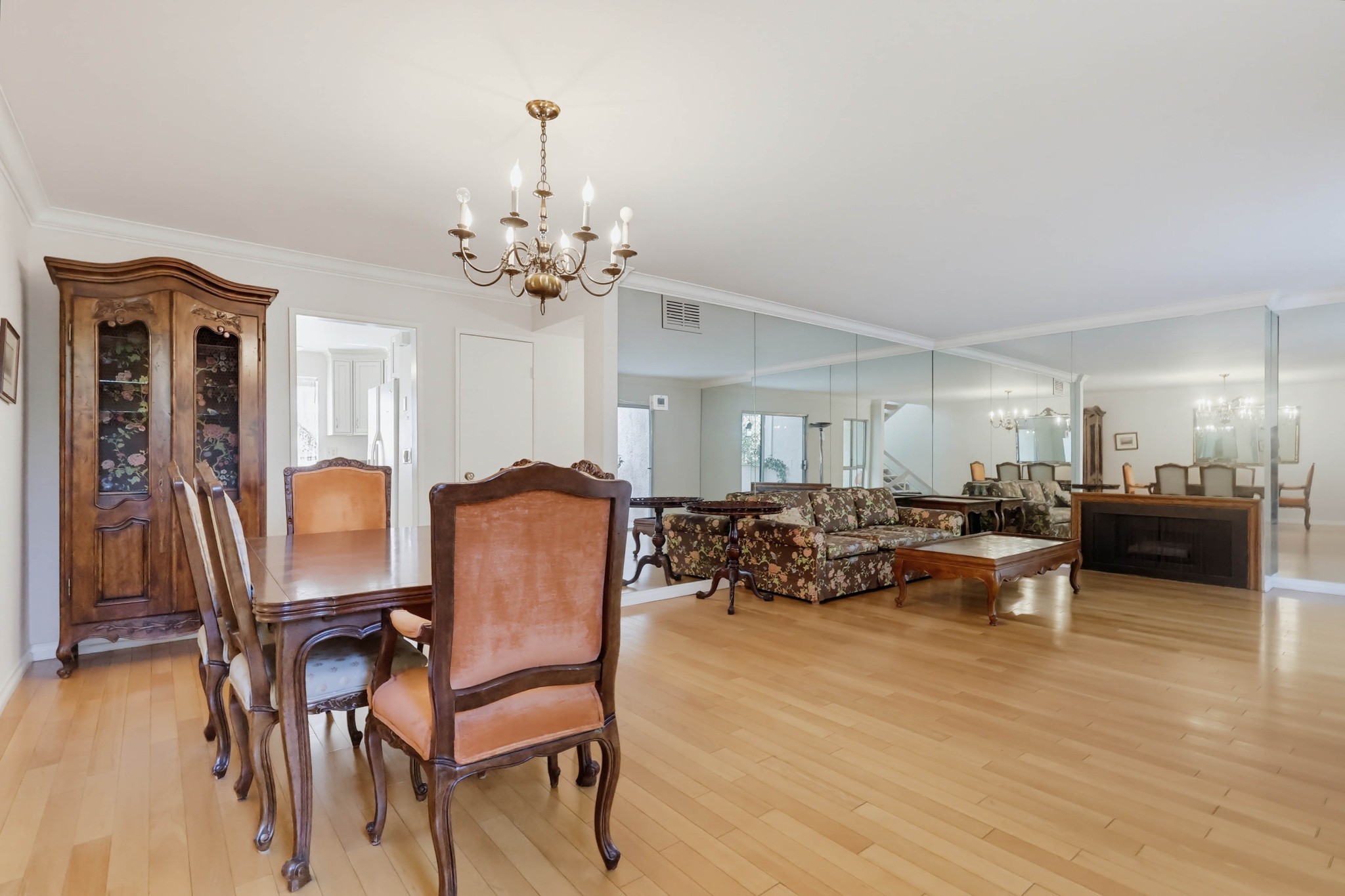 Virtual tour photo 9 of 69 for 5339 Coldwater Canyon Ave Apt B