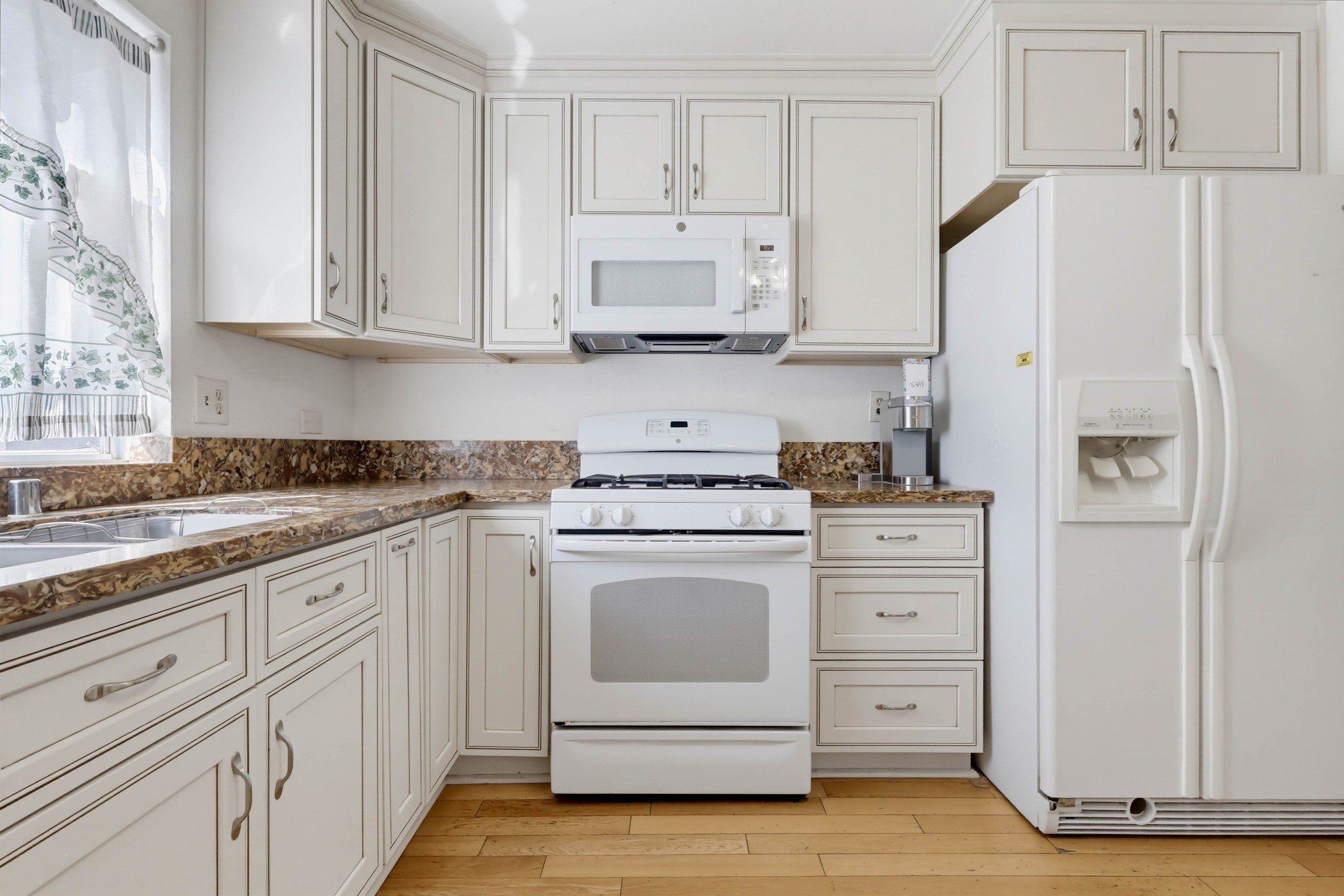 Virtual tour photo 19 of 69 for 5339 Coldwater Canyon Ave Apt B