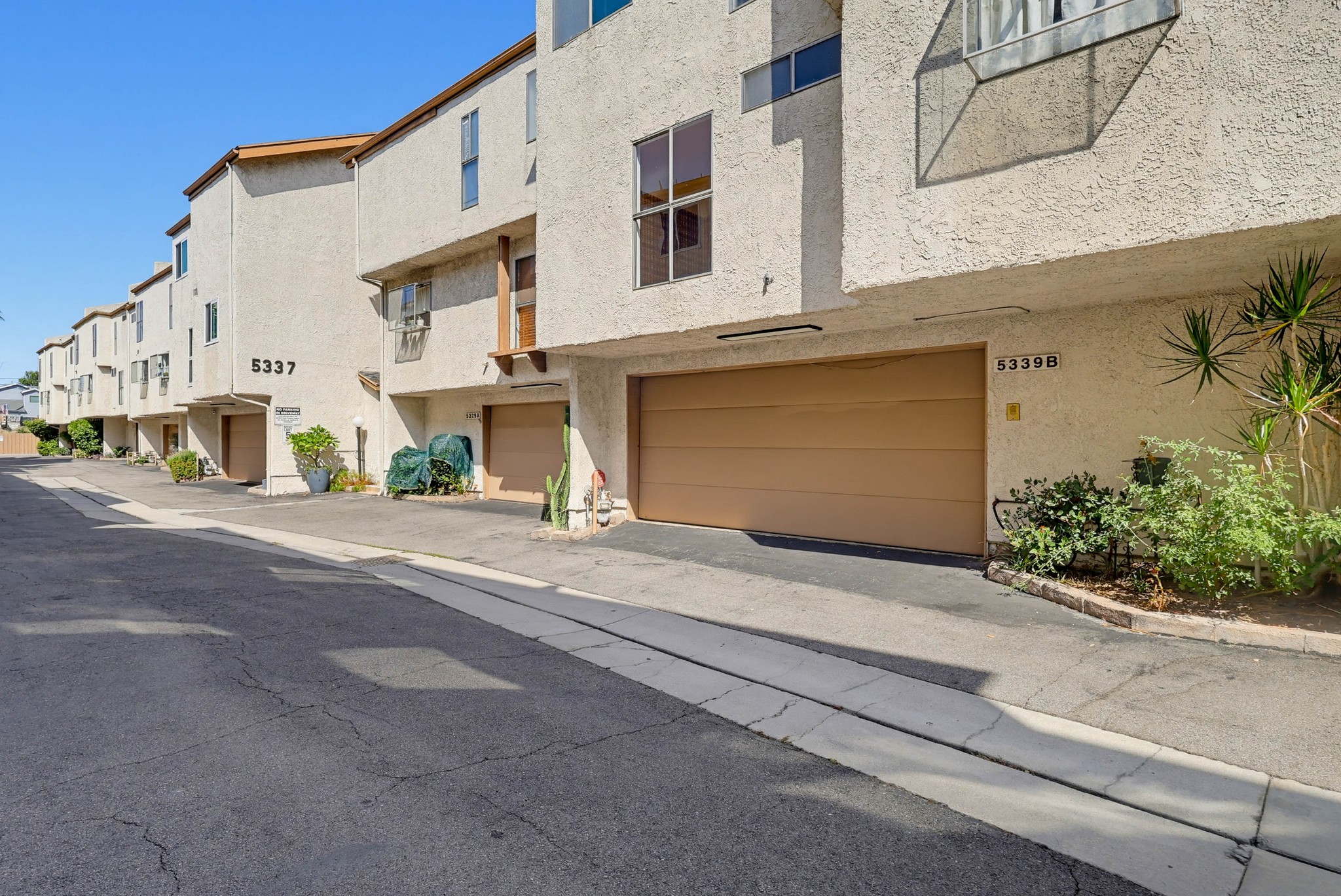 Virtual tour photo 63 of 69 for 5339 Coldwater Canyon Ave Apt B