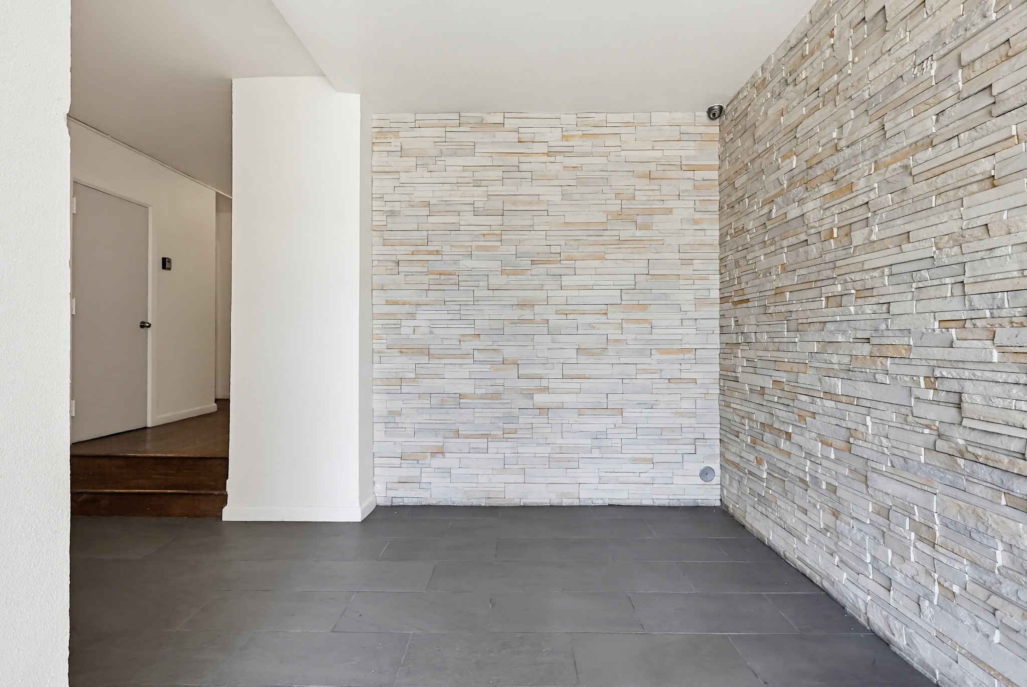 Virtual tour photo 6 of 75 for 537 W Hyde Park Blvd #105