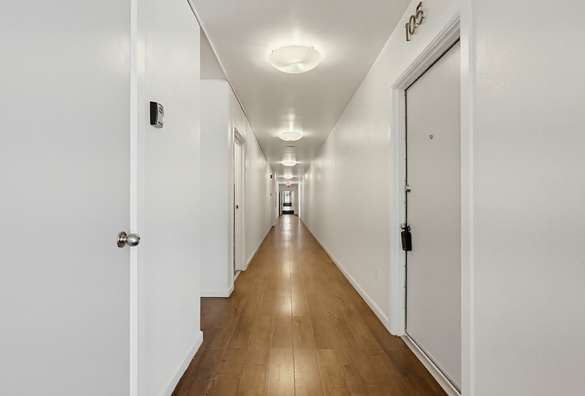 Virtual tour photo 7 of 75 for 537 W Hyde Park Blvd #105