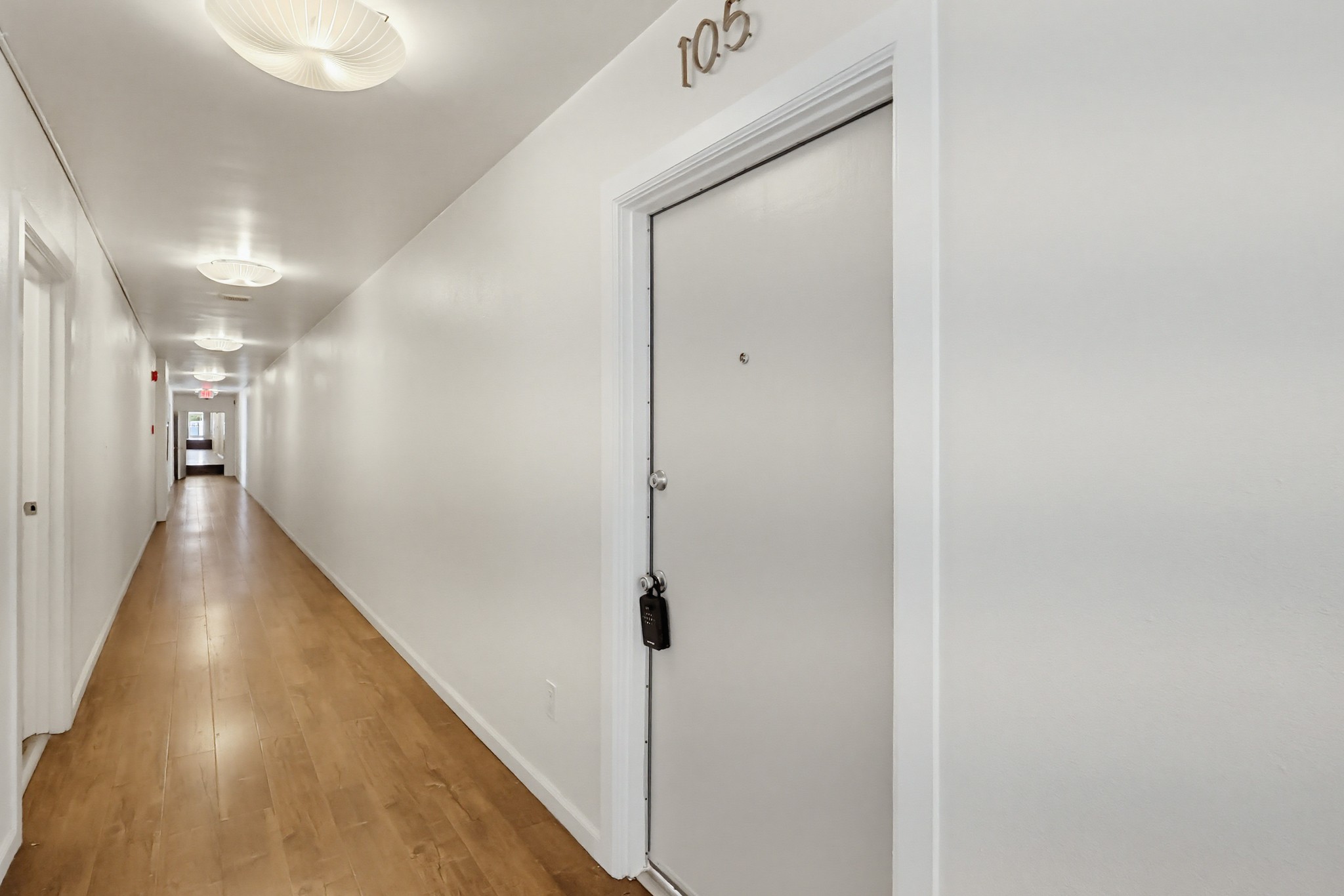 Virtual tour photo 8 of 75 for 537 W Hyde Park Blvd #105