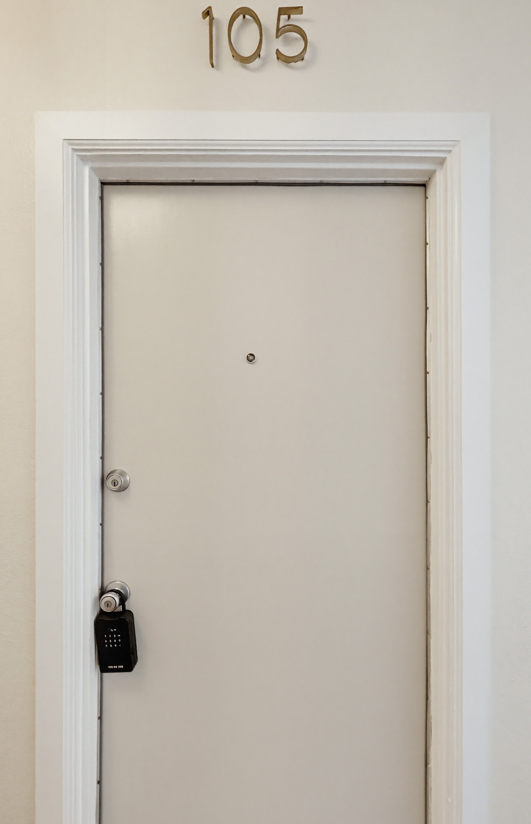 Virtual tour photo 9 of 75 for 537 W Hyde Park Blvd #105