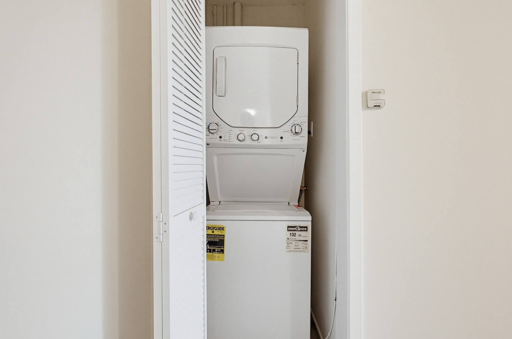 Virtual tour photo 20 of 75 for 537 W Hyde Park Blvd #105