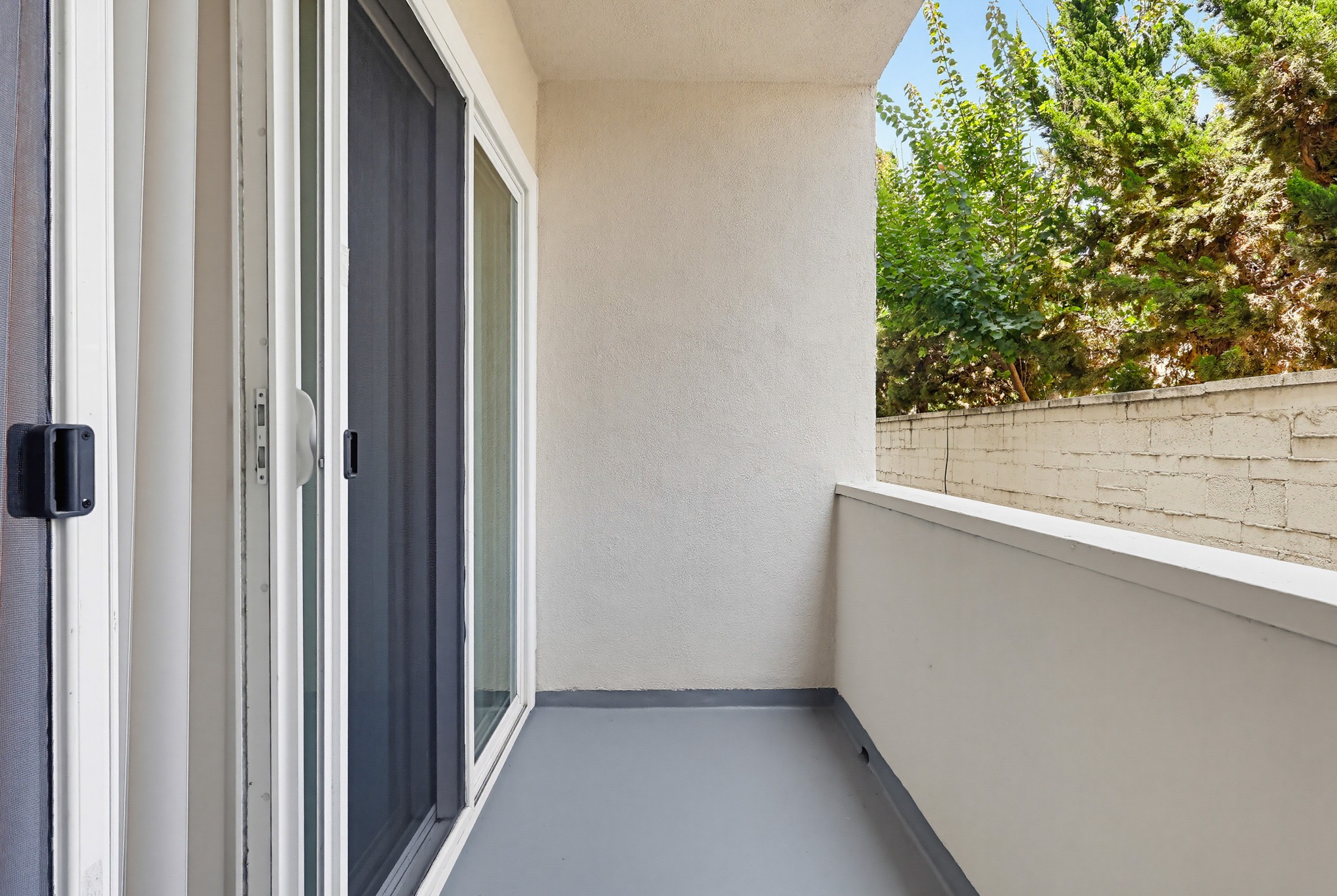 Virtual tour photo 21 of 75 for 537 W Hyde Park Blvd #105