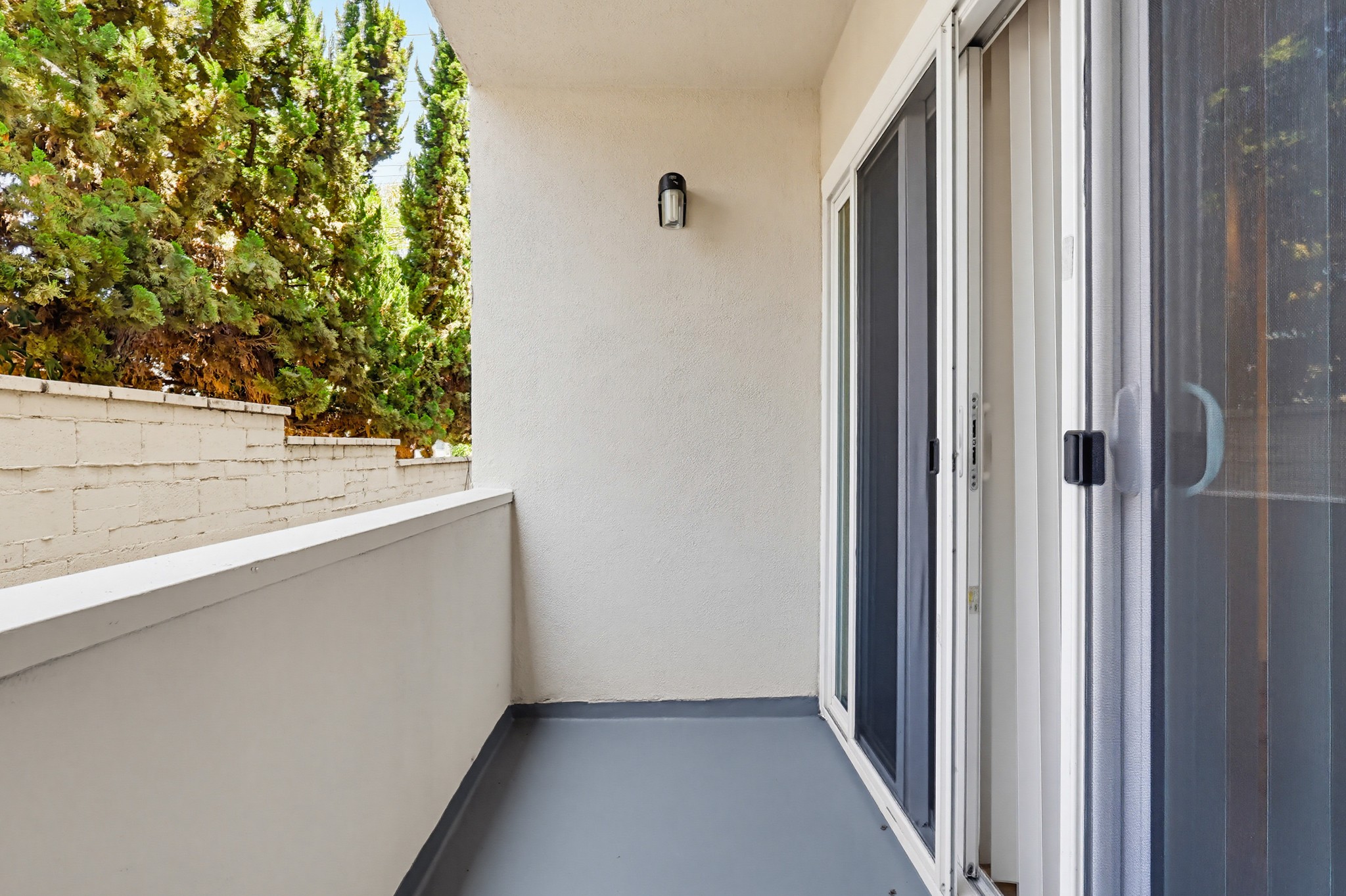 Virtual tour photo 24 of 75 for 537 W Hyde Park Blvd #105