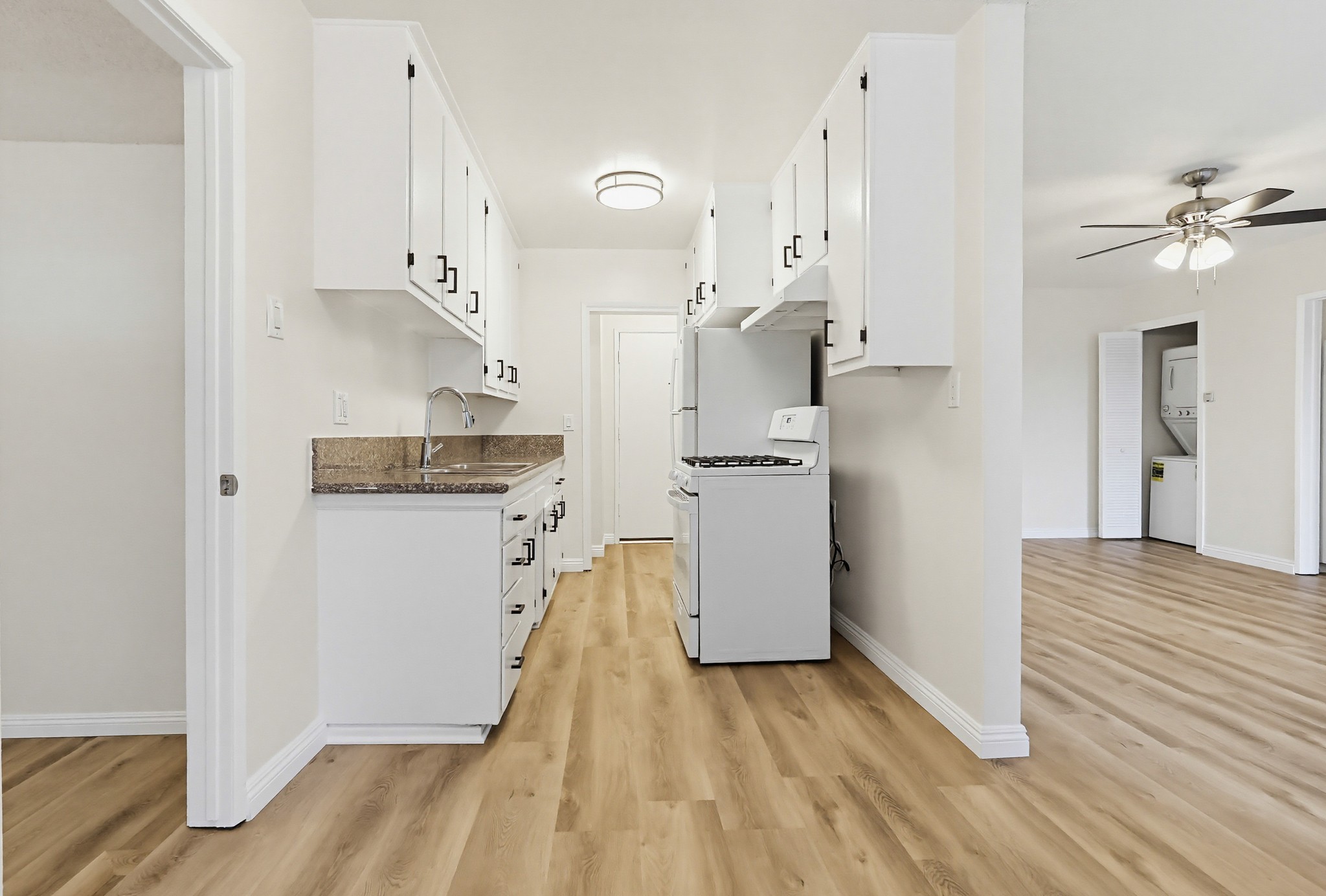 Virtual tour photo 29 of 75 for 537 W Hyde Park Blvd #105
