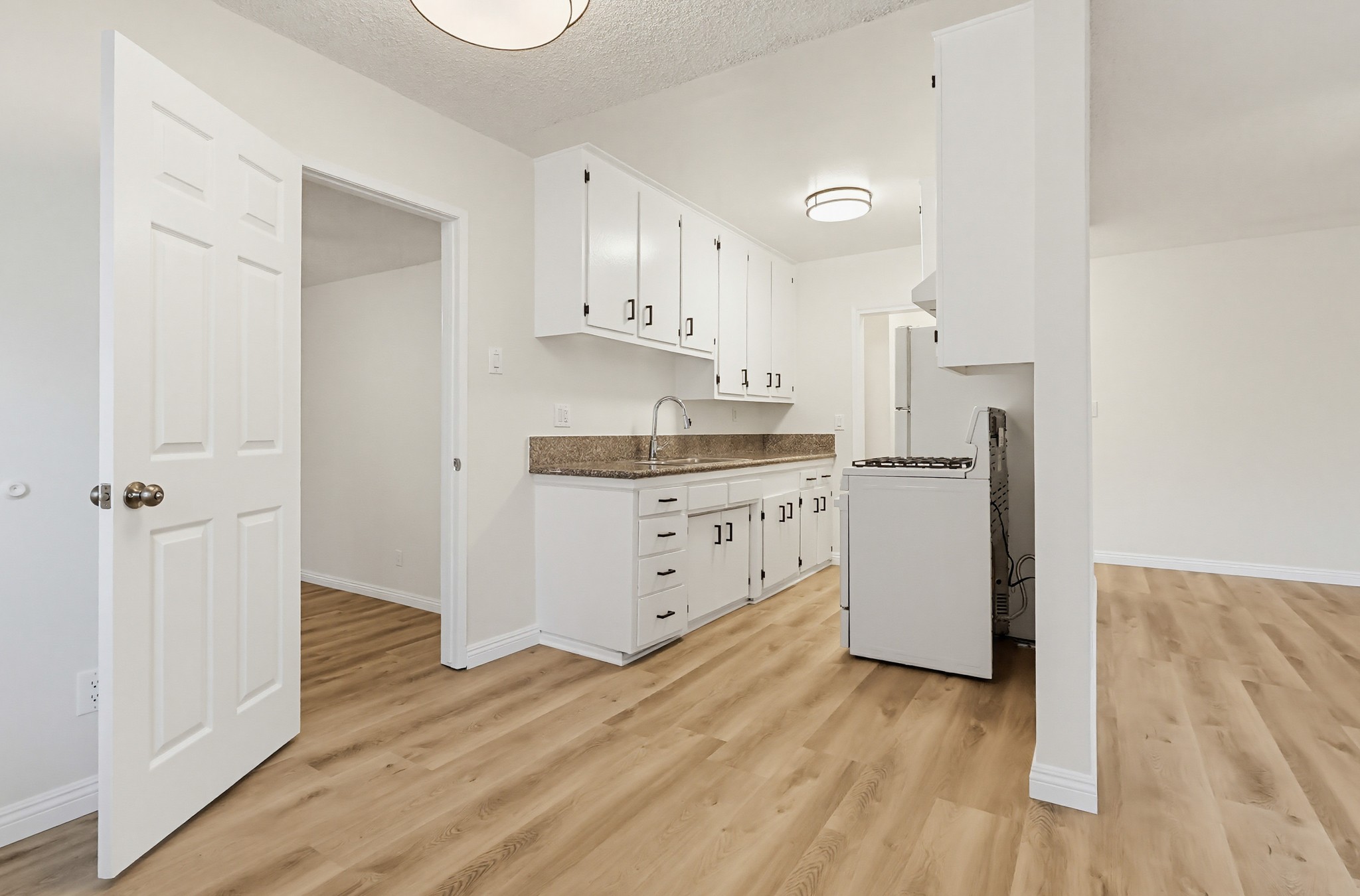 Virtual tour photo 30 of 75 for 537 W Hyde Park Blvd #105