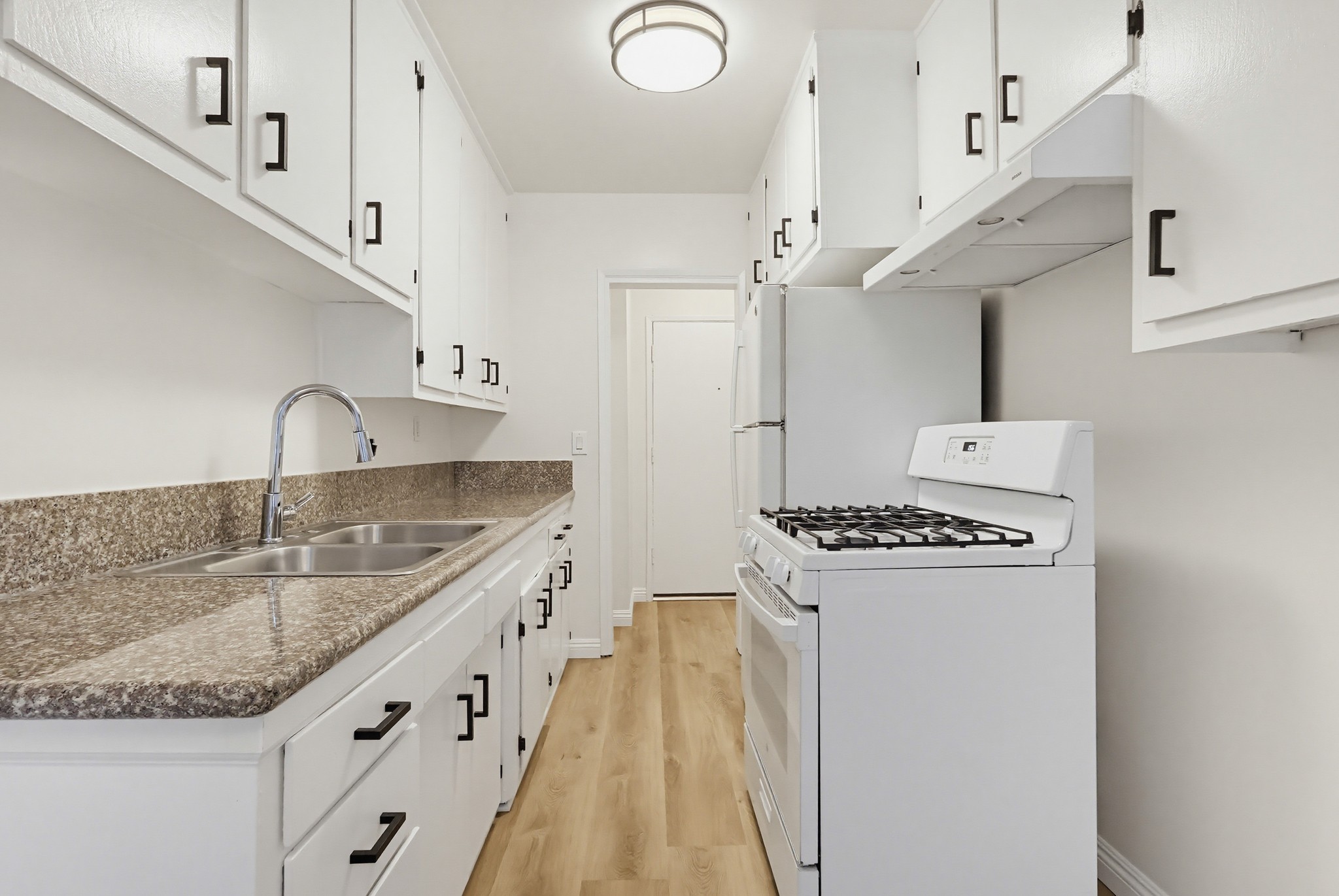 Virtual tour photo 33 of 75 for 537 W Hyde Park Blvd #105