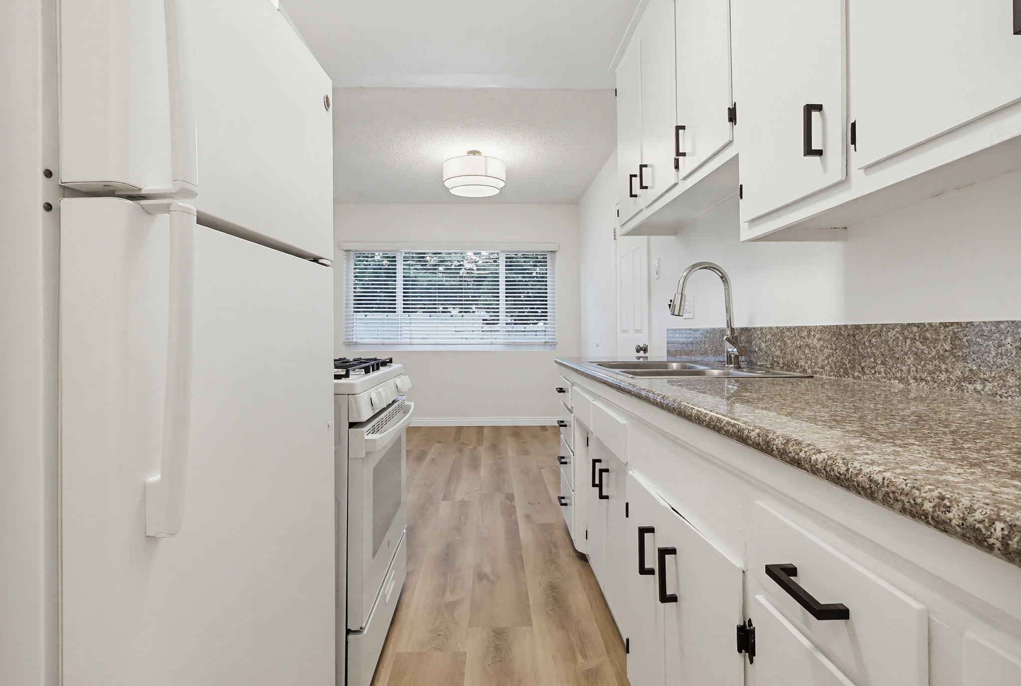 Virtual tour photo 38 of 75 for 537 W Hyde Park Blvd #105