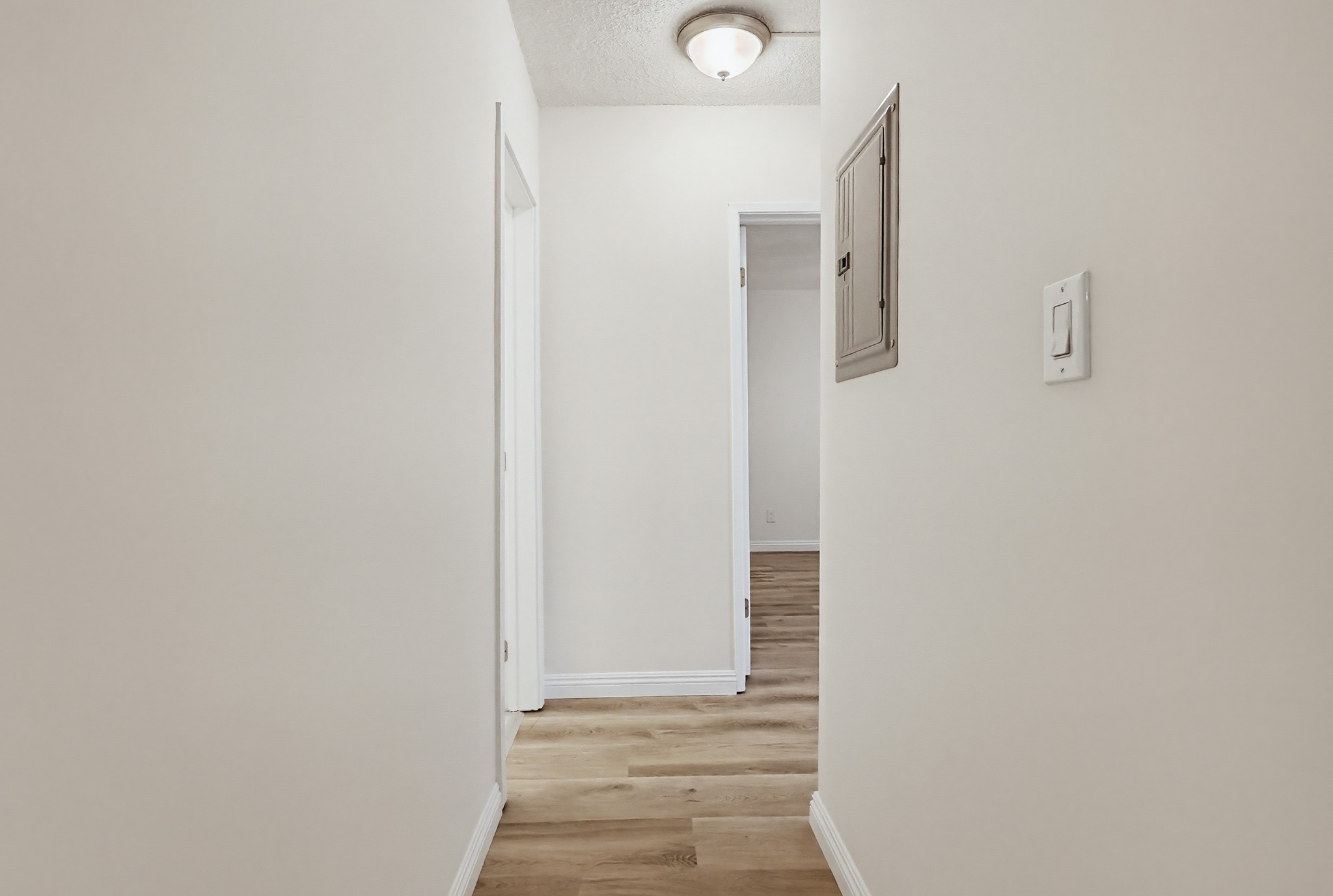Virtual tour photo 40 of 75 for 537 W Hyde Park Blvd #105