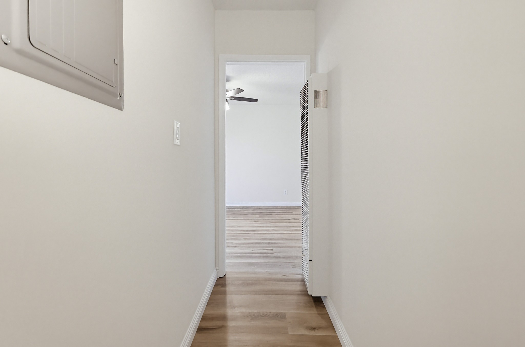 Virtual tour photo 41 of 75 for 537 W Hyde Park Blvd #105