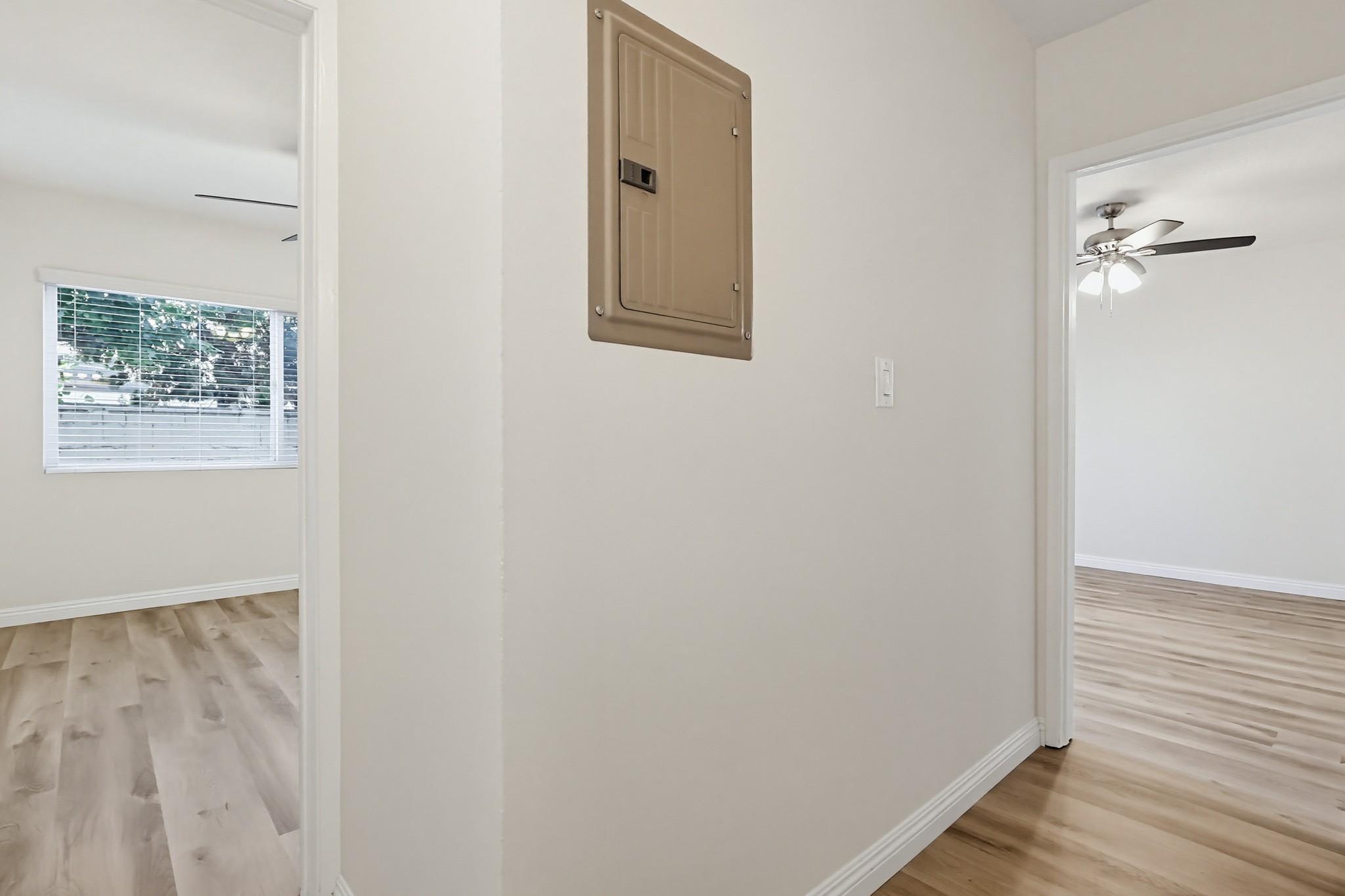 Virtual tour photo 42 of 75 for 537 W Hyde Park Blvd #105