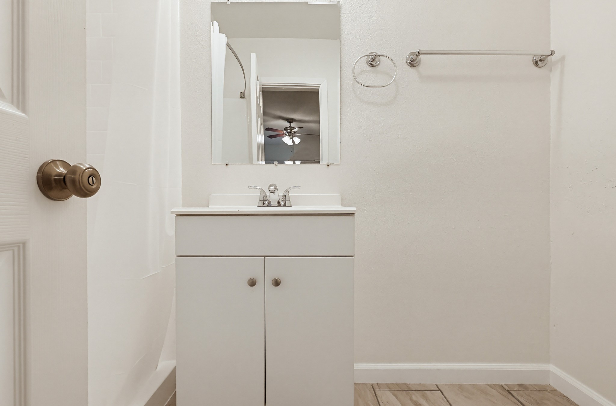 Virtual tour photo 49 of 75 for 537 W Hyde Park Blvd #105