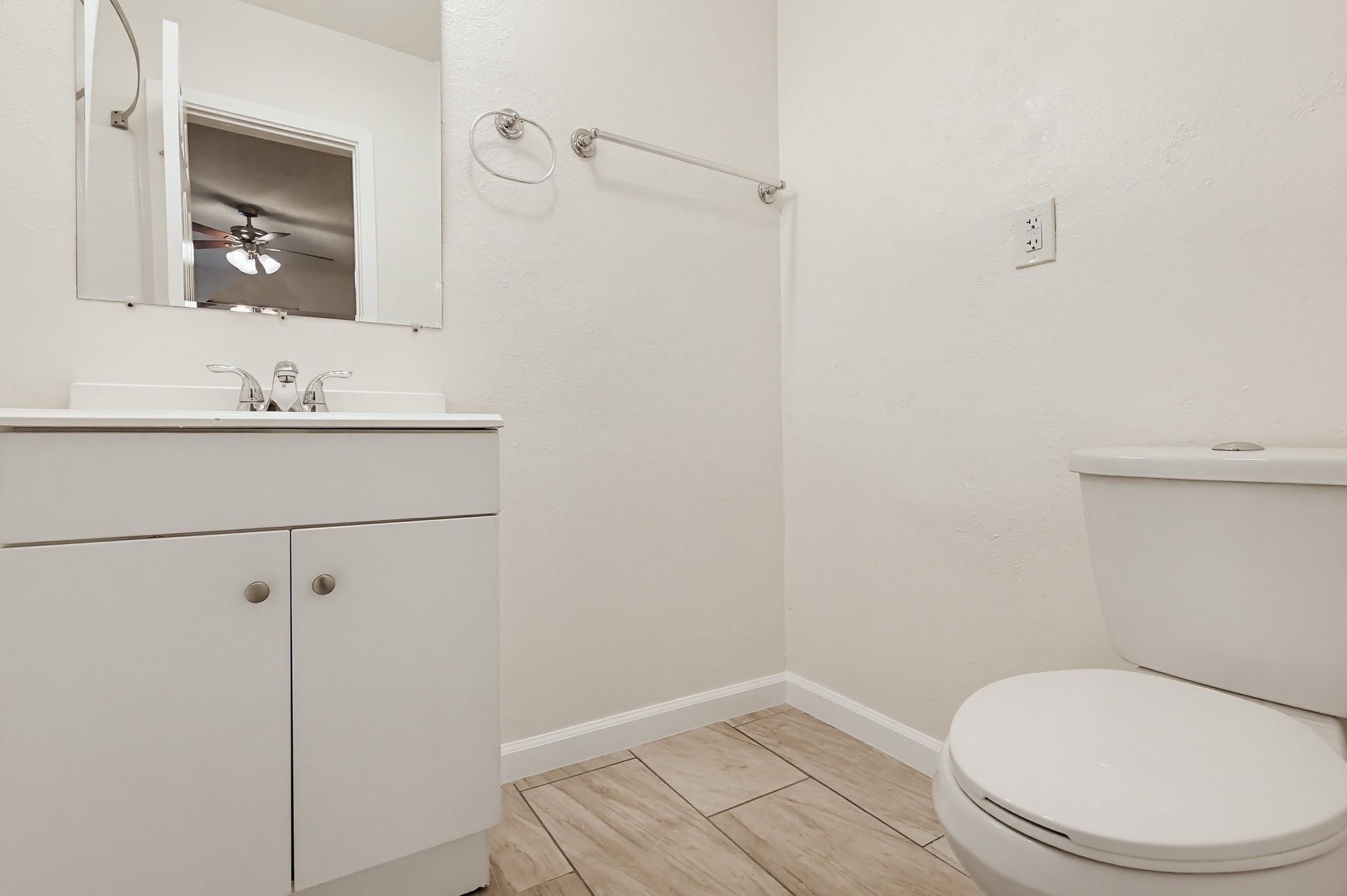 Virtual tour photo 50 of 75 for 537 W Hyde Park Blvd #105