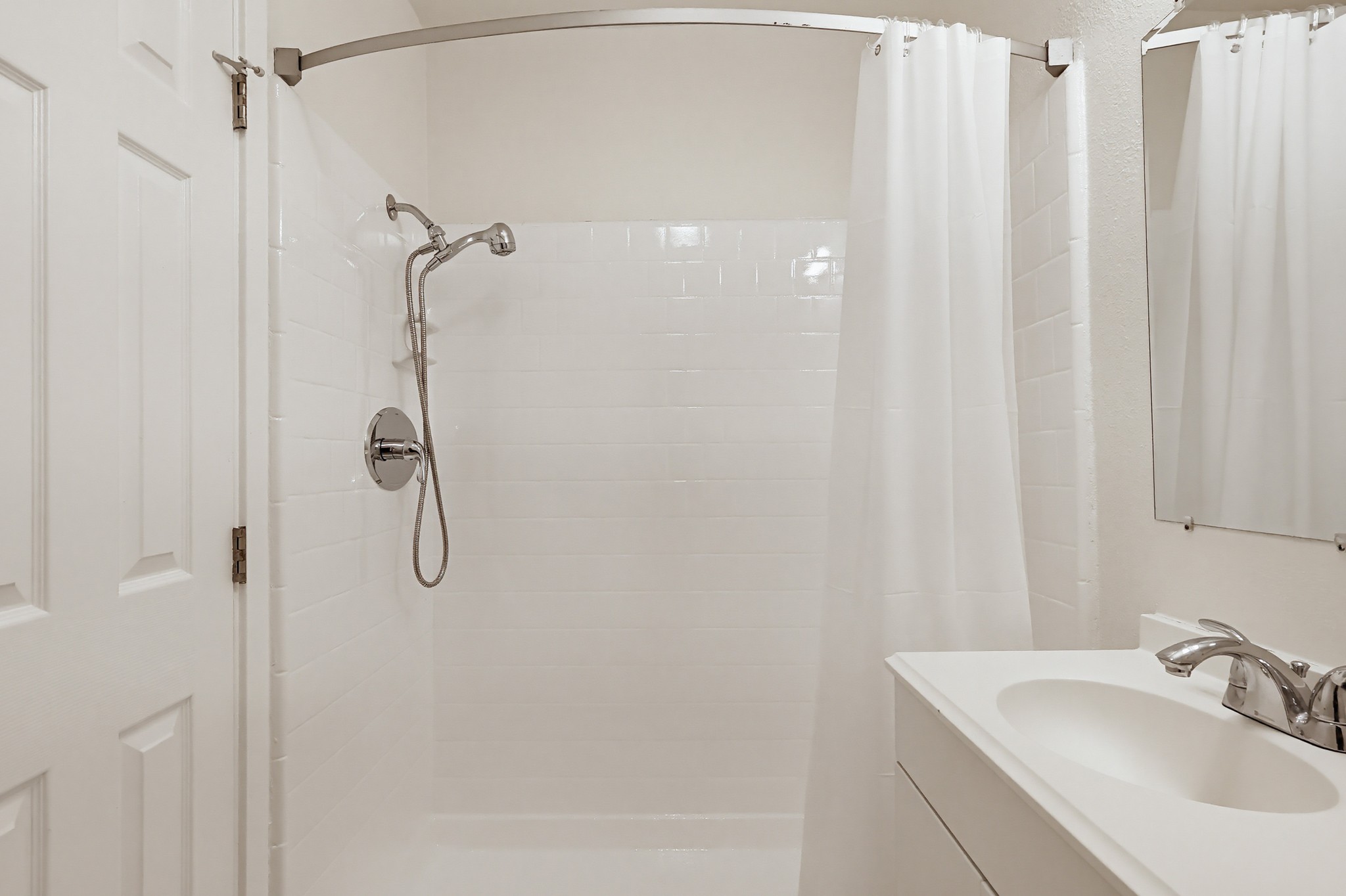 Virtual tour photo 51 of 75 for 537 W Hyde Park Blvd #105