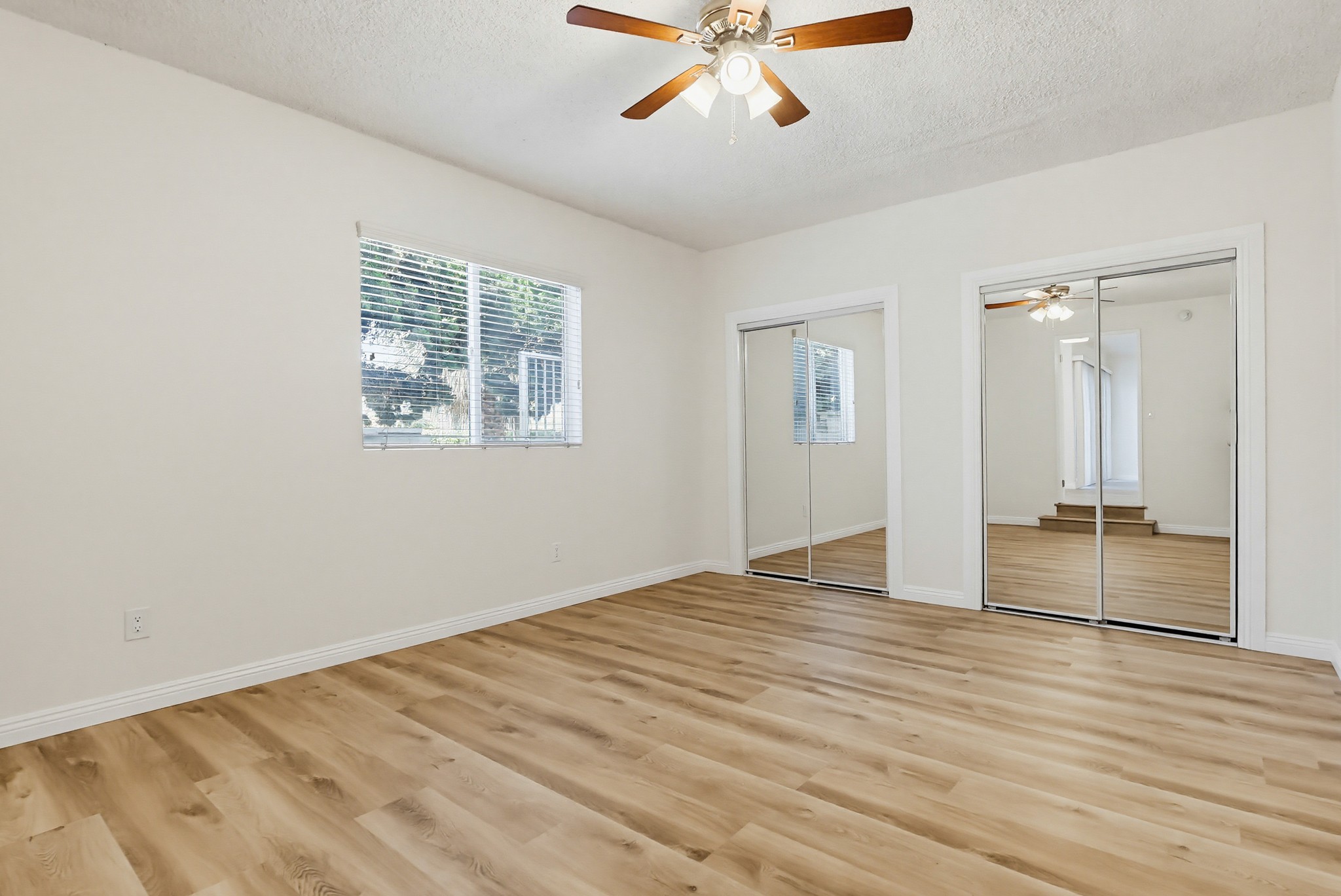 Virtual tour photo 54 of 75 for 537 W Hyde Park Blvd #105